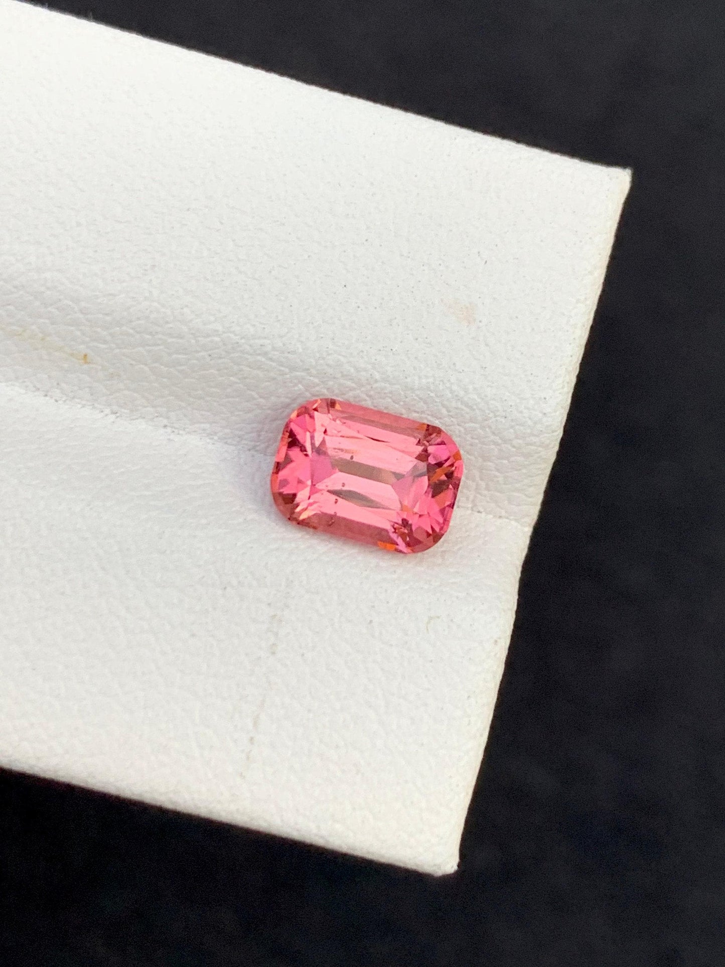 تورمالين وردي مقشور 1.95 قيراط - حجر كريم طبيعي نقي لتثبيت في خاتم