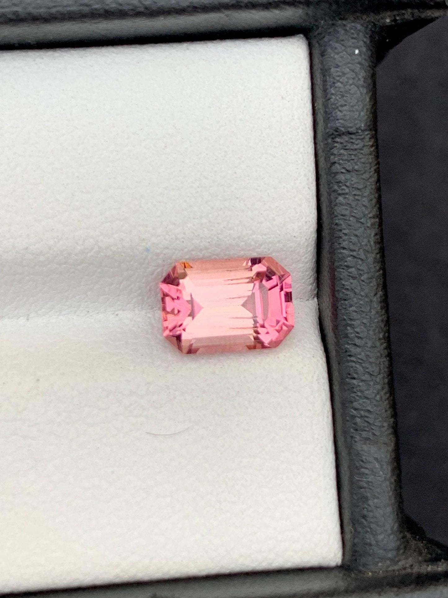 تورمالين وردي مقشور 1.45 قيراط – حجر كريم خفيف لأحجار الزينة الخاصة بحفلات الزفاف