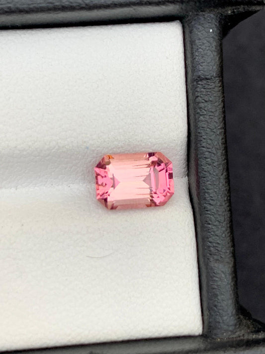 تورمالين وردي مقشور 1.45 قيراط – حجر كريم خفيف لأحجار الزينة الخاصة بحفلات الزفاف