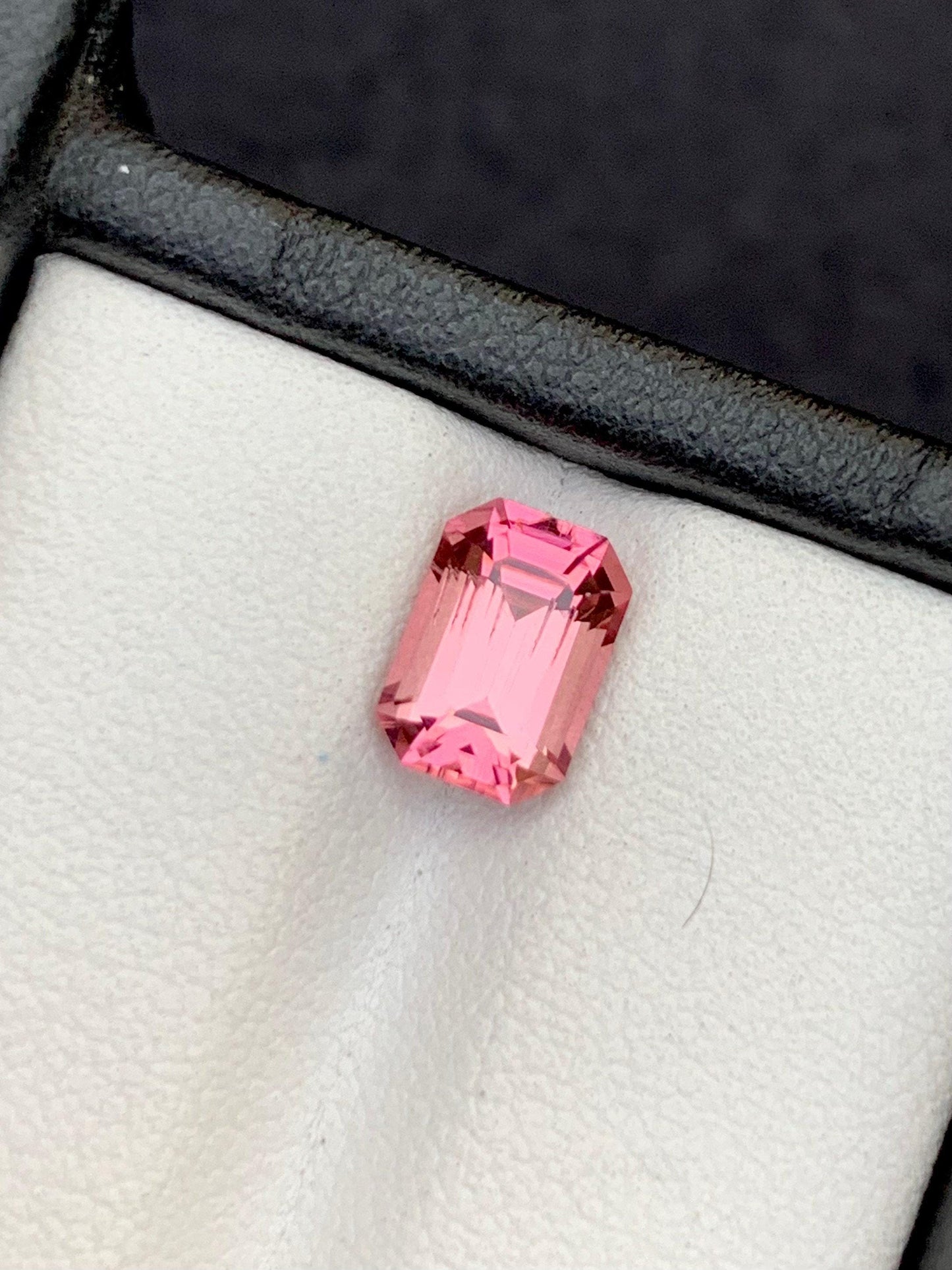 تورمالين وردي مقشور 1.45 قيراط – حجر كريم خفيف لأحجار الزينة الخاصة بحفلات الزفاف