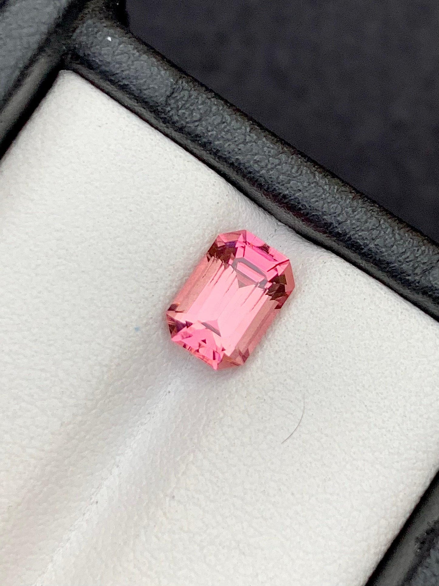 تورمالين وردي مقشور 1.45 قيراط – حجر كريم خفيف لأحجار الزينة الخاصة بحفلات الزفاف