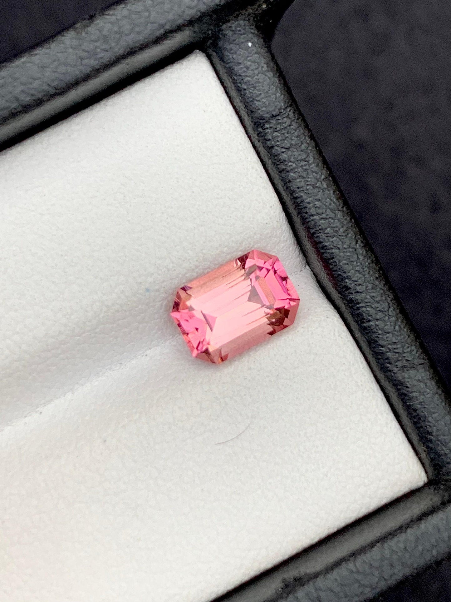 تورمالين وردي مقشور 1.45 قيراط – حجر كريم خفيف لأحجار الزينة الخاصة بحفلات الزفاف