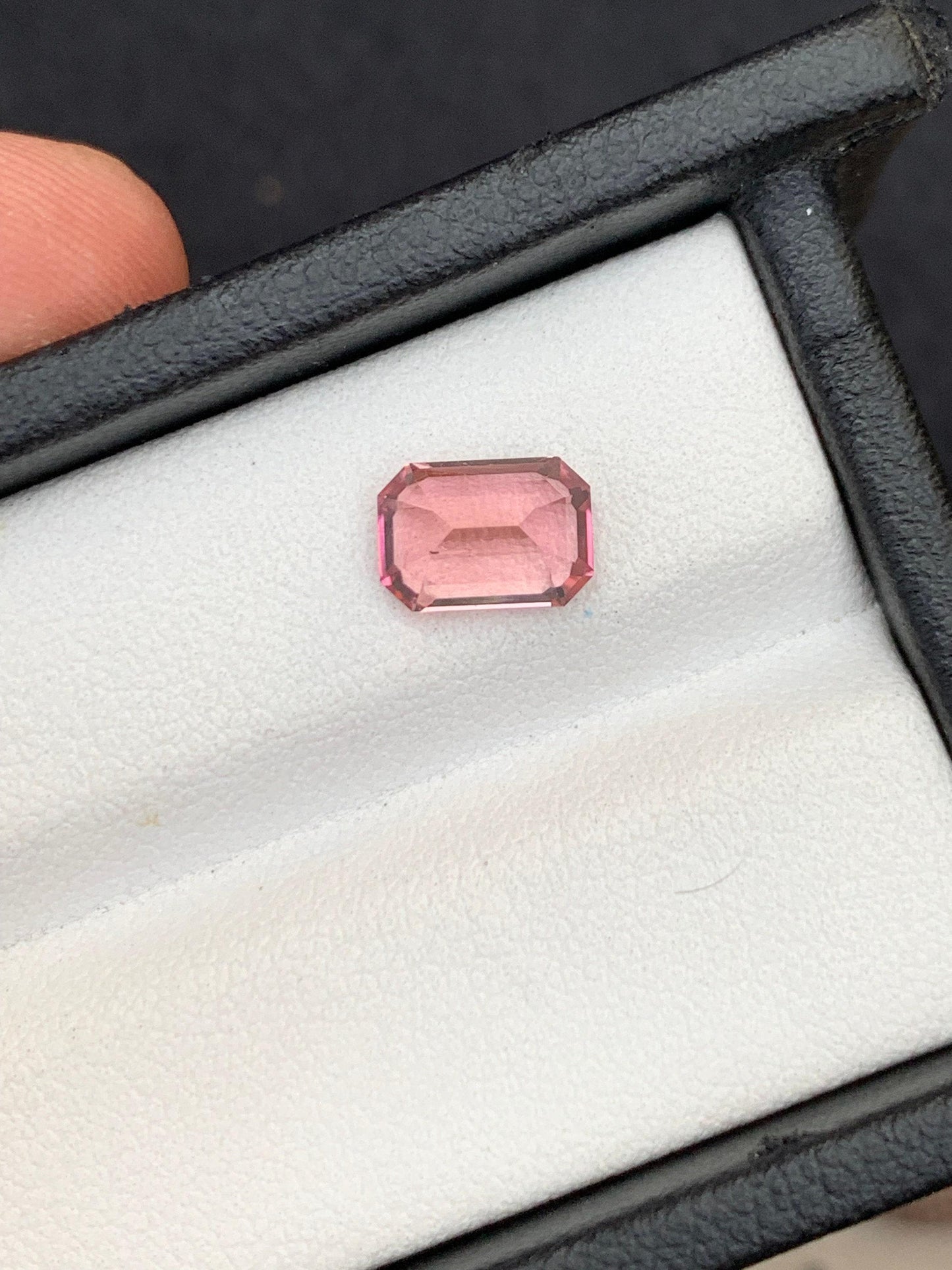 تورمالين وردي مقشور 1.45 قيراط – حجر كريم خفيف لأحجار الزينة الخاصة بحفلات الزفاف