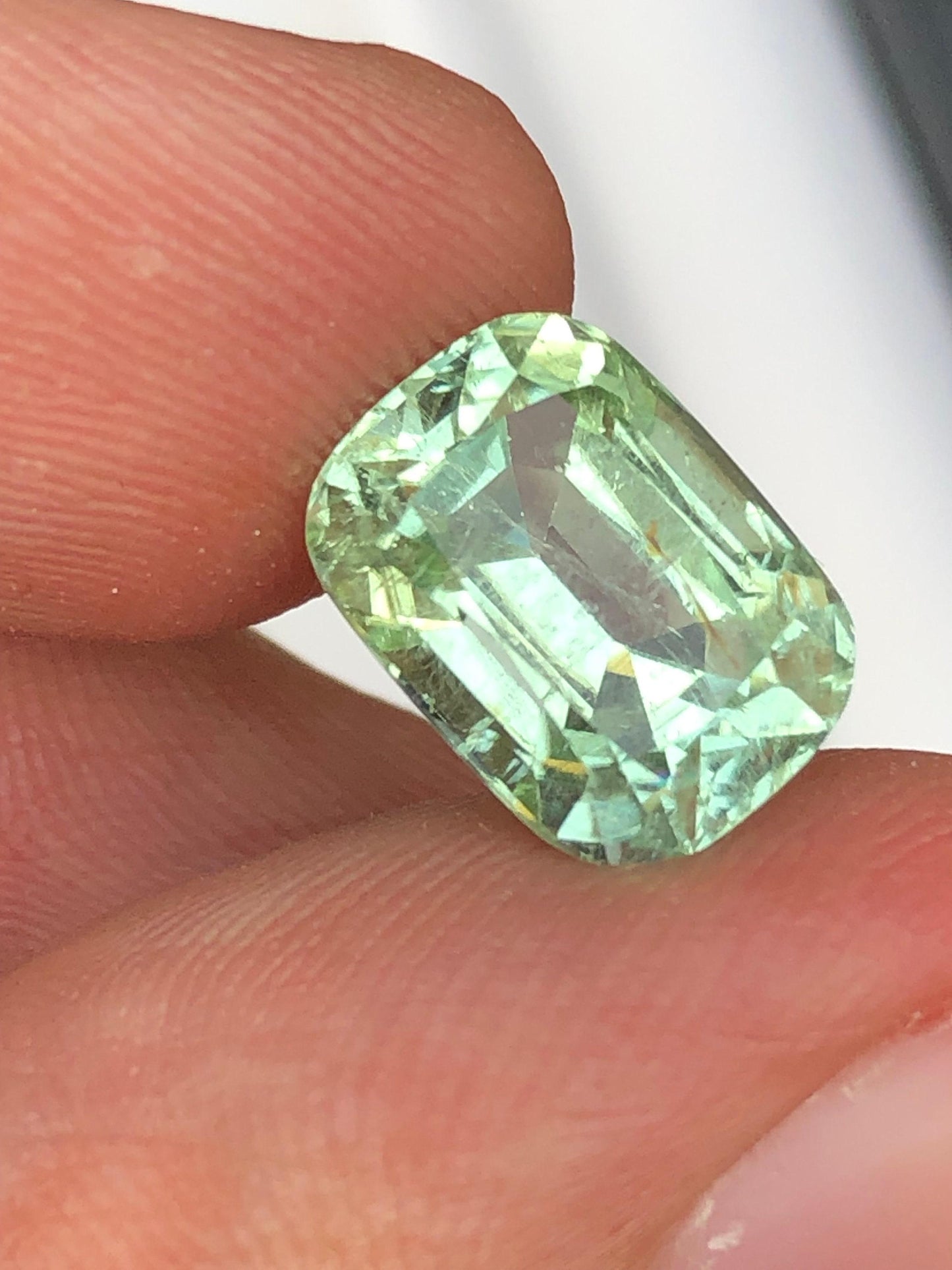 Sea Foam Tourmaline Faceted 4.70 ct - Light Green Gem for Ring Setting