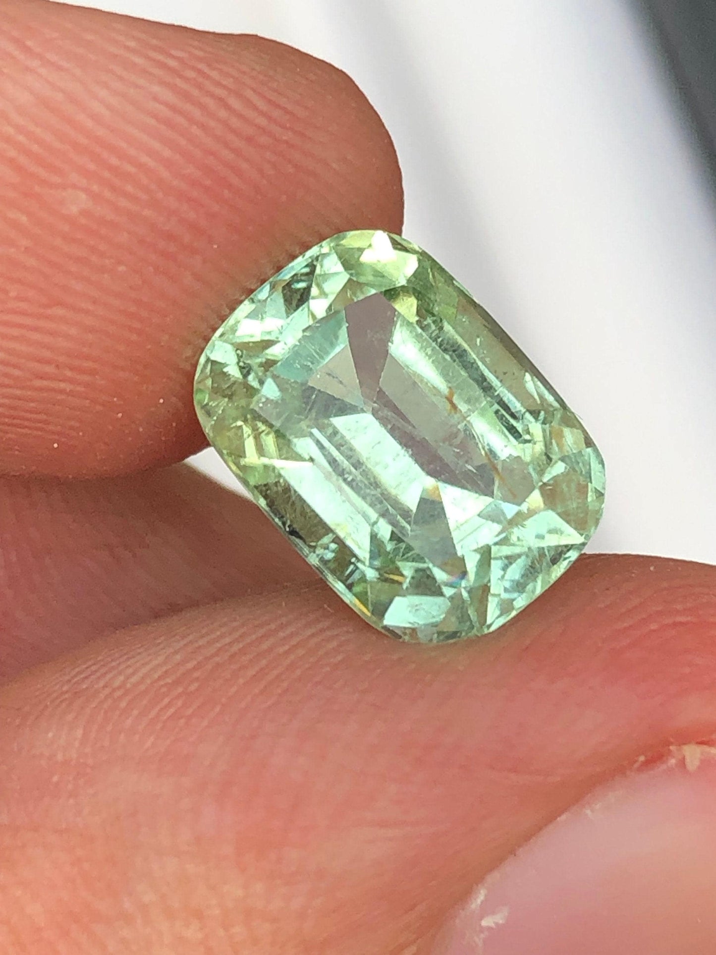 Sea Foam Tourmaline Faceted 4.70 ct - Light Green Gem for Ring Setting