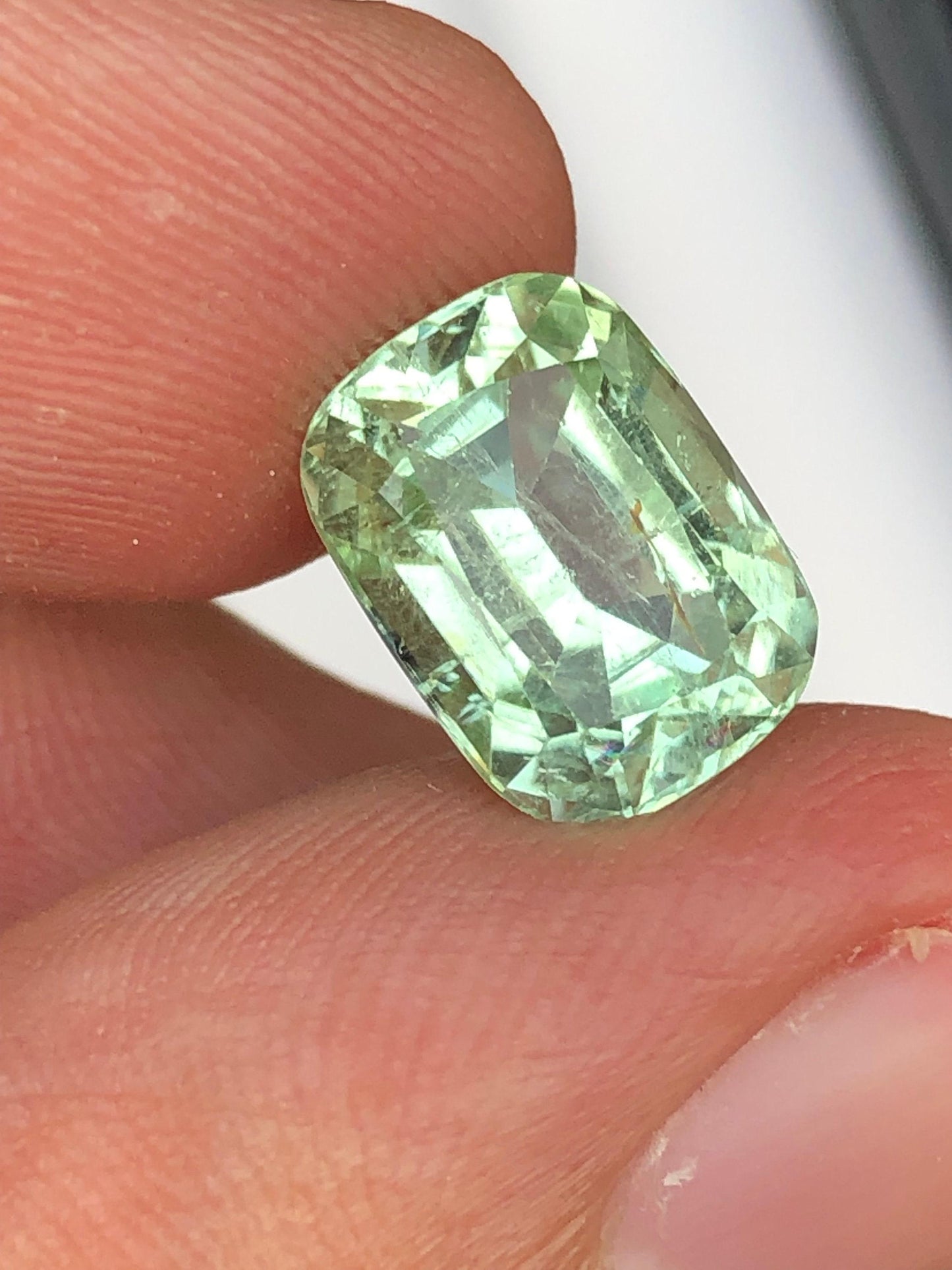 Sea Foam Tourmaline Faceted 4.70 ct - Light Green Gem for Ring Setting