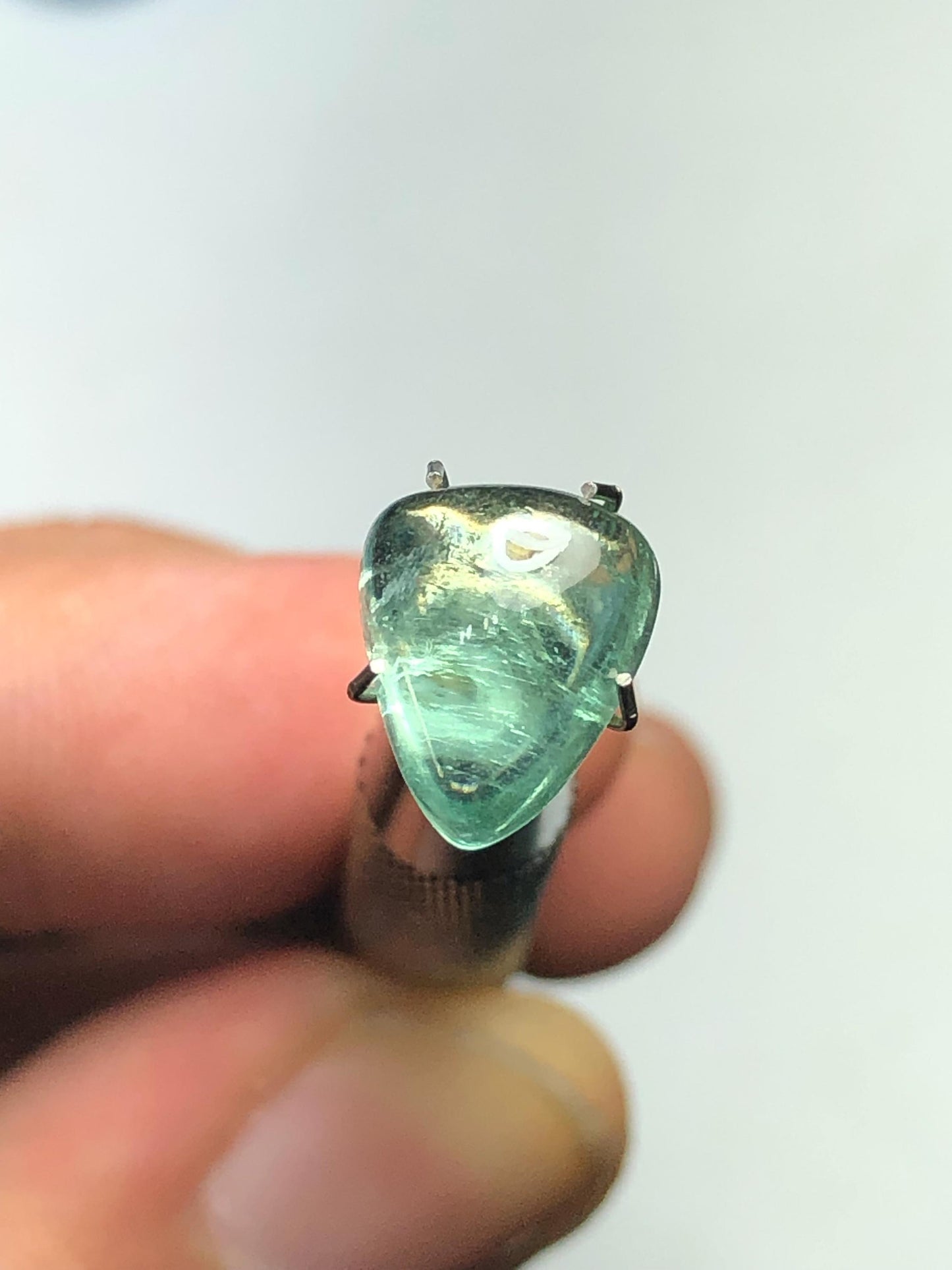 Lagoon Tourmaline Cabochon 3 ct - Soft Green Gem for Jewelry