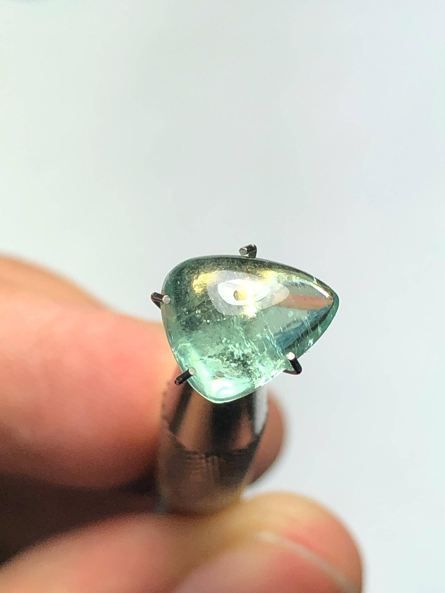 Lagoon Tourmaline Cabochon 3 ct - Soft Green Gem for Jewelry