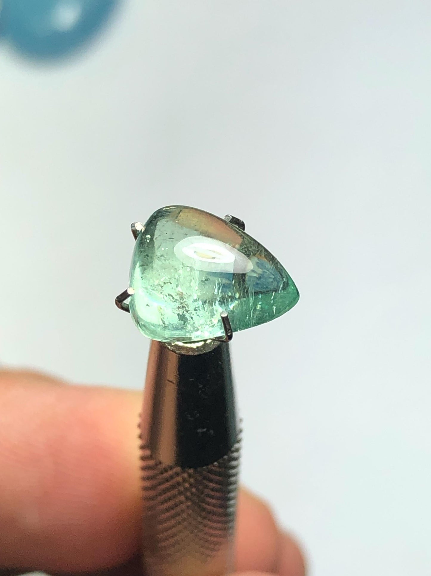 Lagoon Tourmaline Cabochon 3 ct - Soft Green Gem for Jewelry