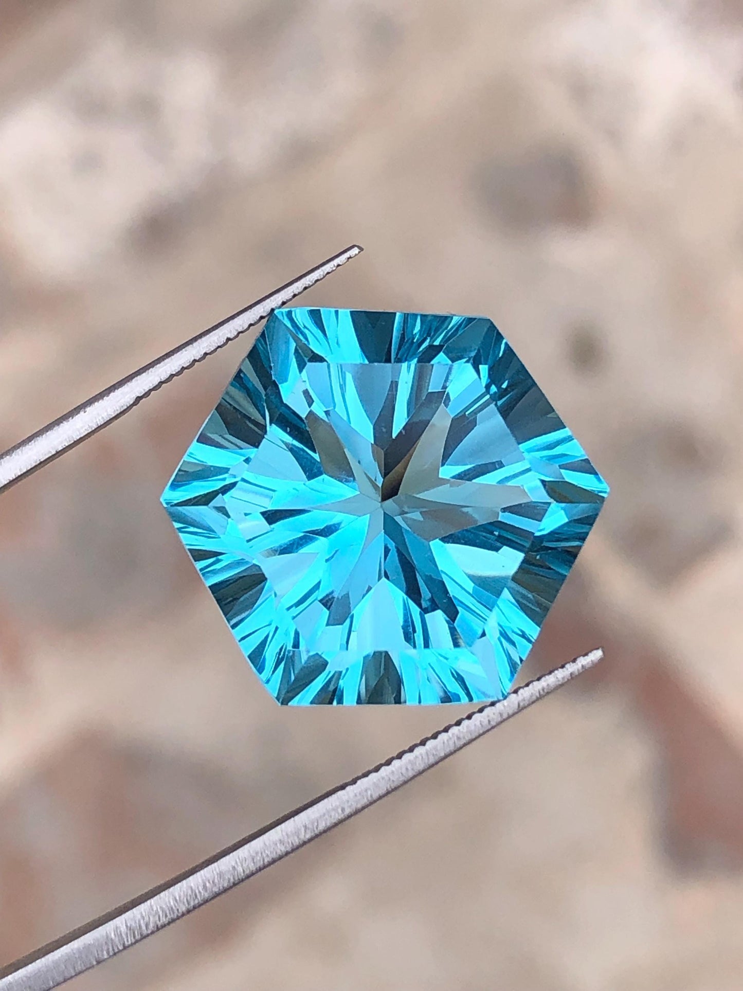 Swiss Topaz Faceted Hexagon 22 ct - Unique Cut Stones for Jewelry