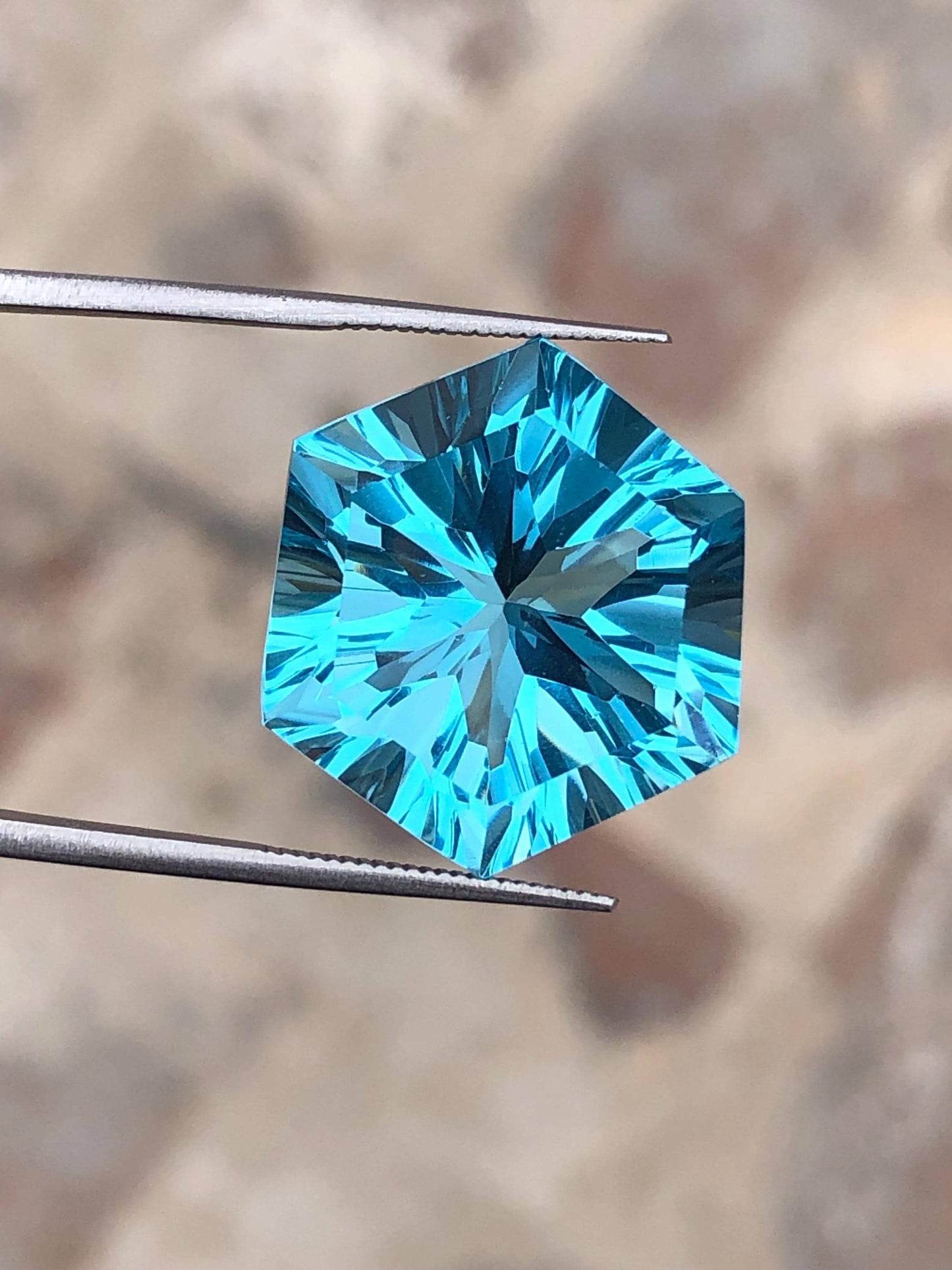 Swiss Topaz Faceted Hexagon 22 ct - Unique Cut Stones for Jewelry