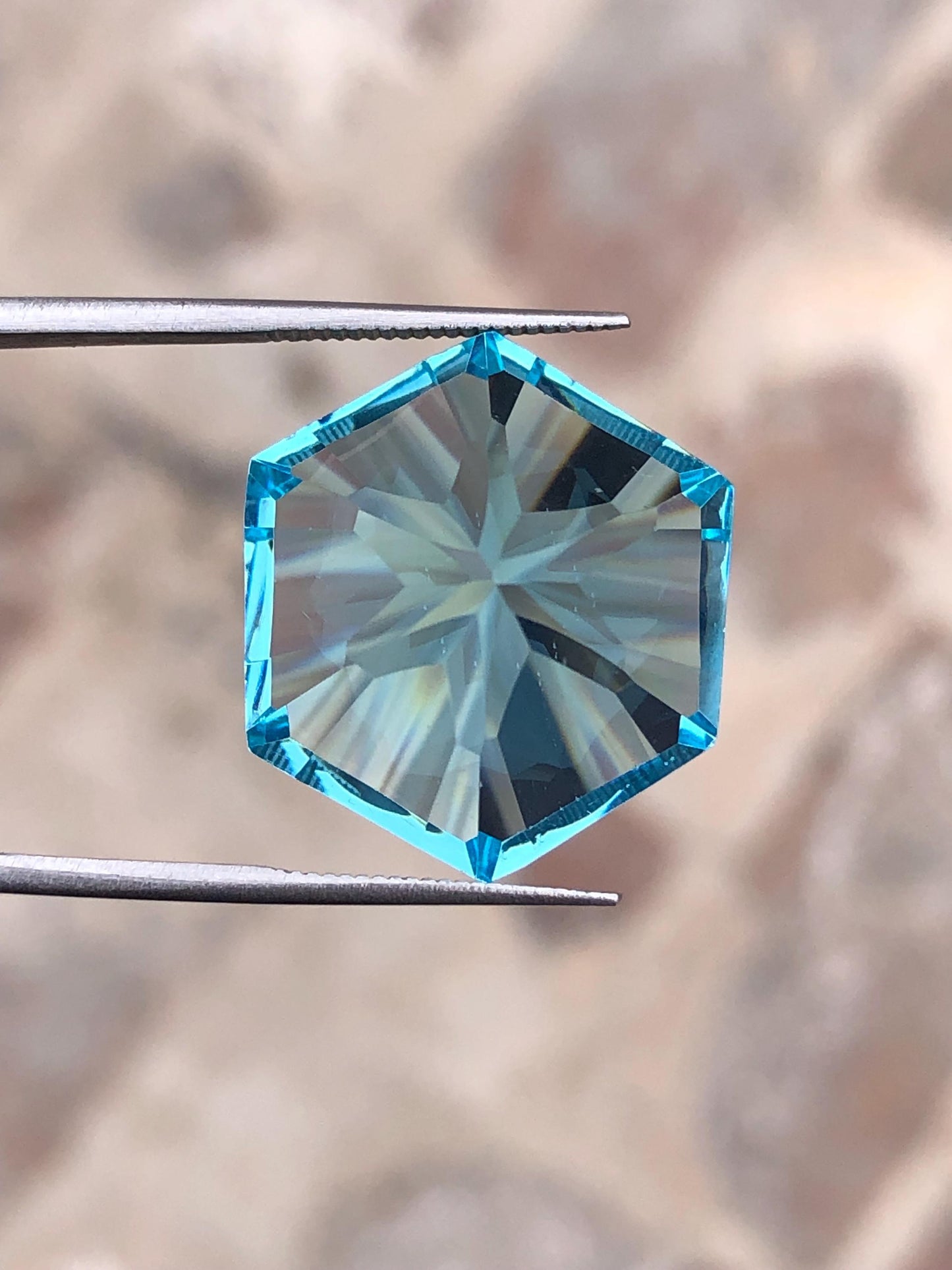 Swiss Topaz Faceted Hexagon 22 ct - Unique Cut Stones for Jewelry