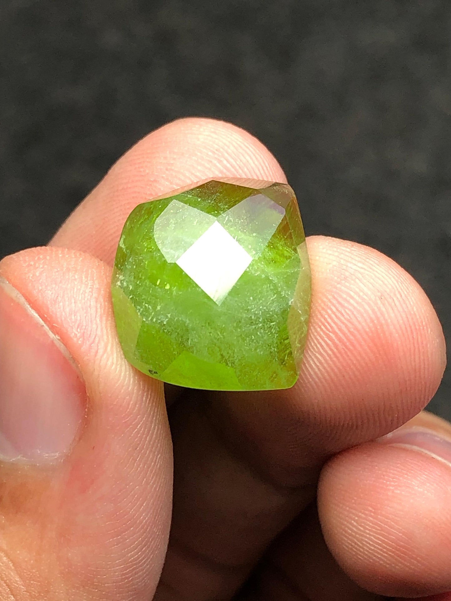 Green Peridot Faceted 17 ct - Gem from Pakistan for Jewelry Design