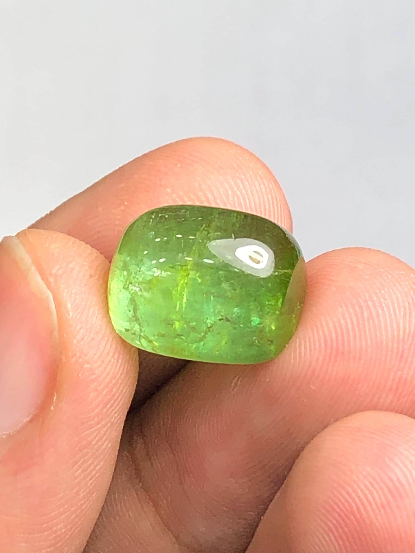 Green Tourmaline Cabochon 14 ct - Classic Gem for Meaningful Creations