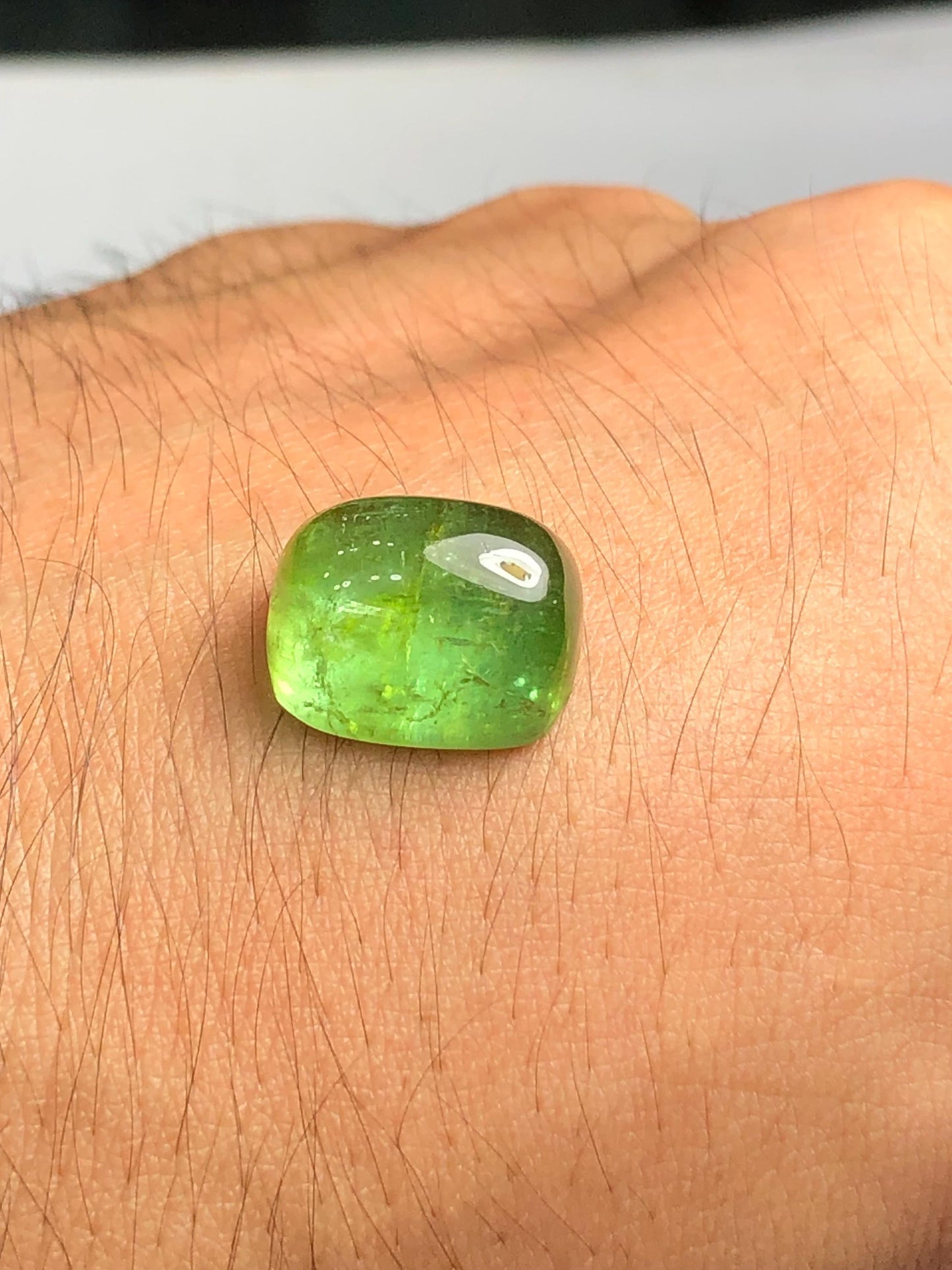 Green Tourmaline Cabochon 14 ct - Classic Gem for Meaningful Creations
