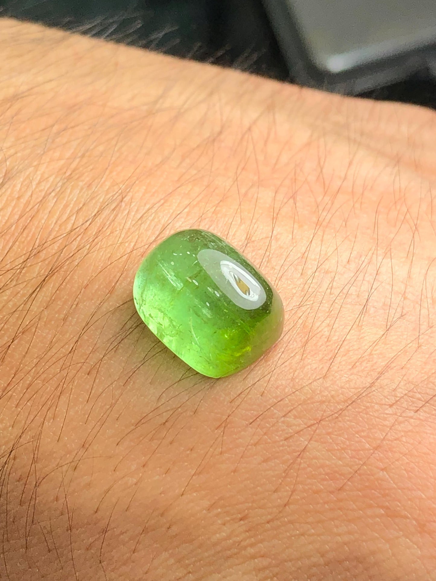 Green Tourmaline Cabochon 14 ct - Classic Gem for Meaningful Creations