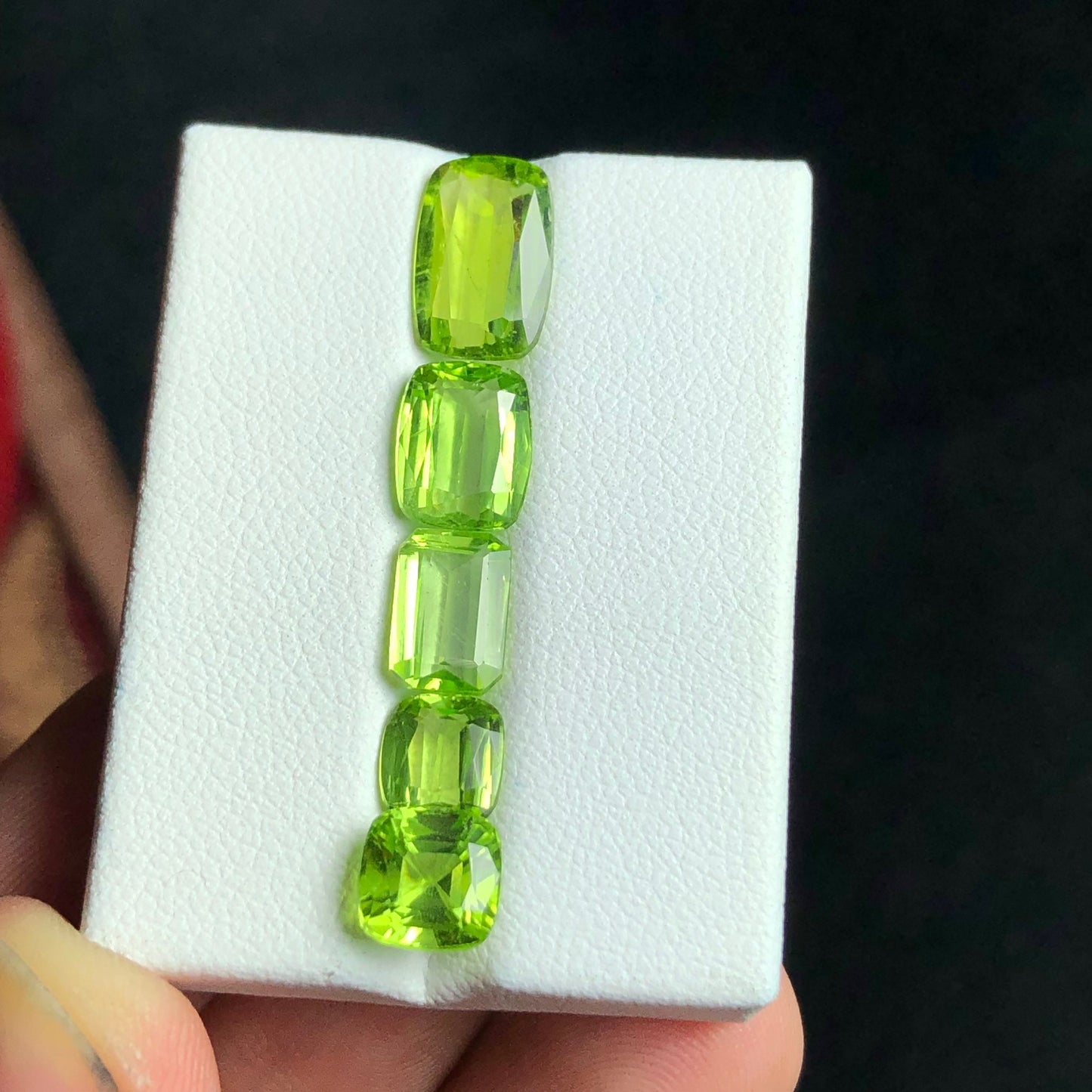 9 carats natural faceted peridot