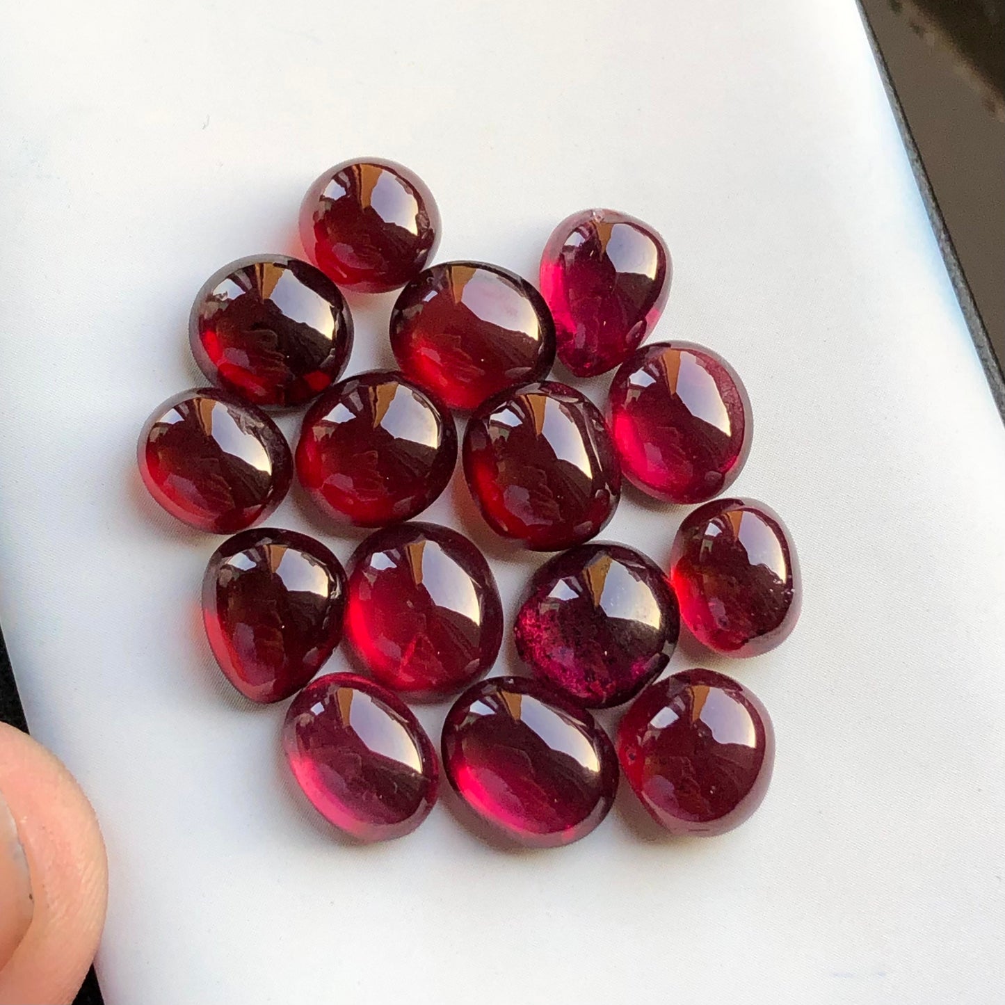 59 carats natural rhodolite garnet cabochons available for sale