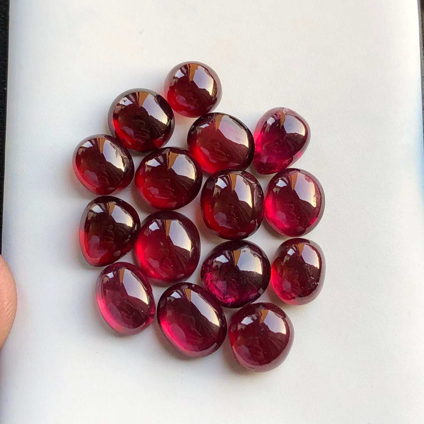 59 carats natural rhodolite garnet cabochons available for sale