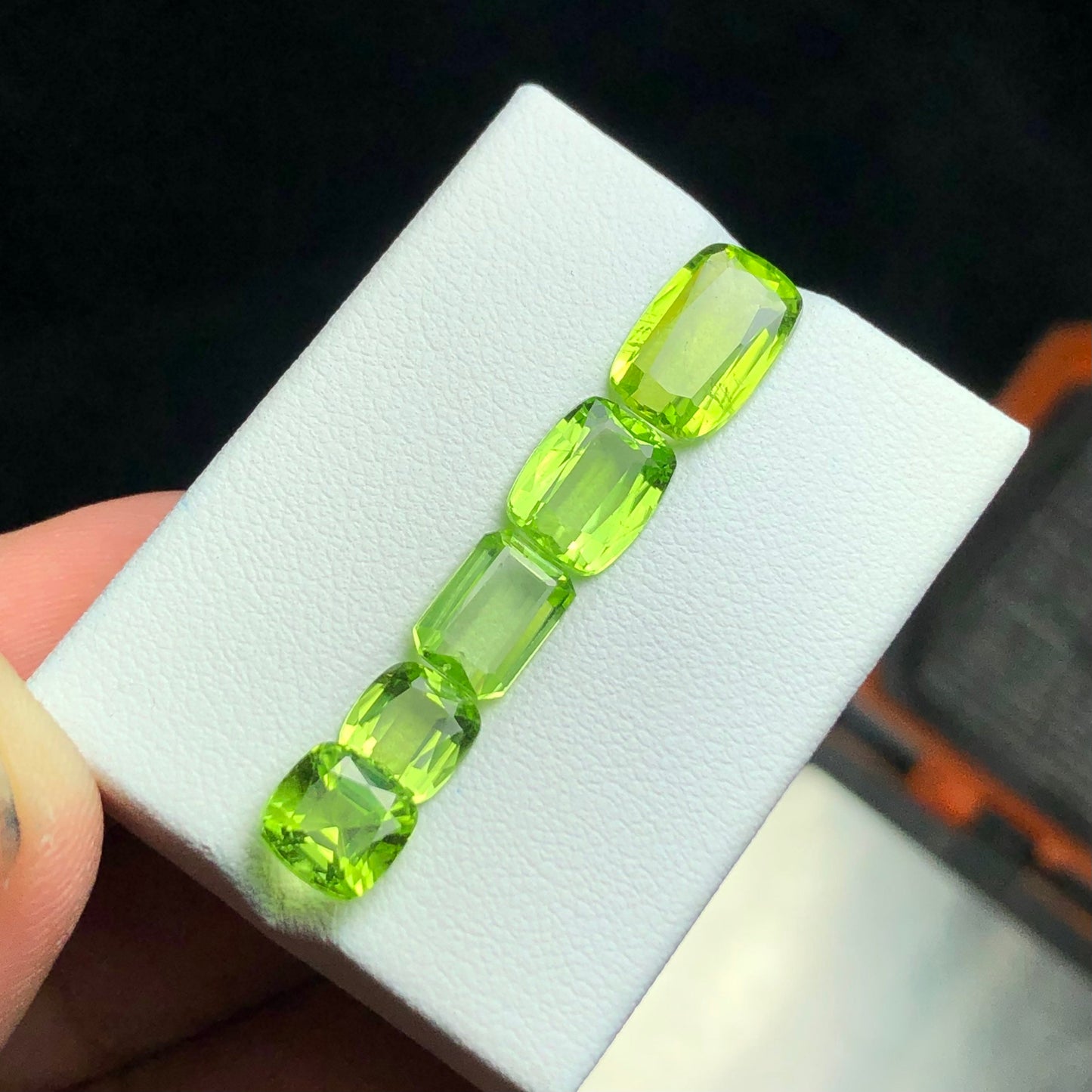 9 carats natural faceted peridot