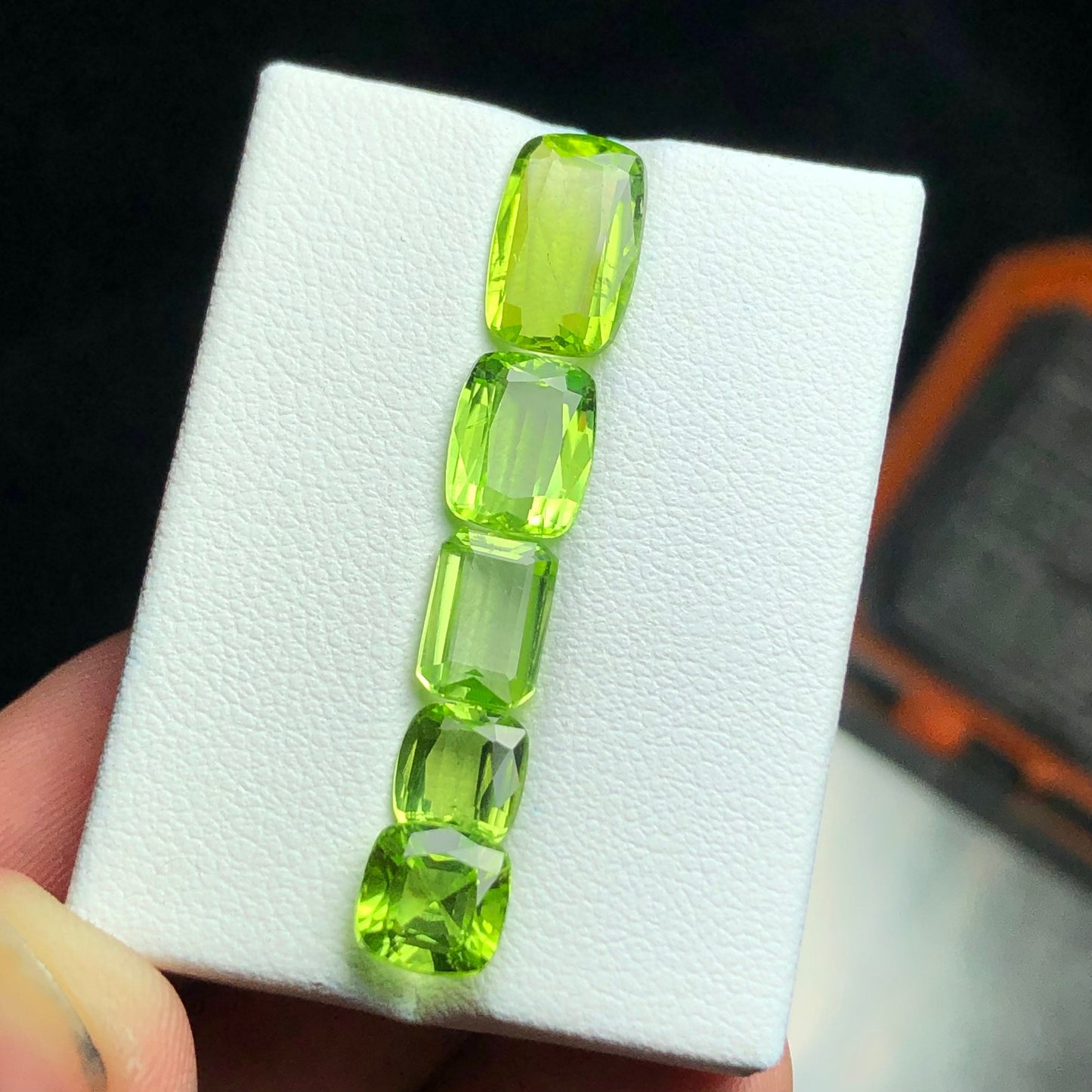 9 carats natural faceted peridot