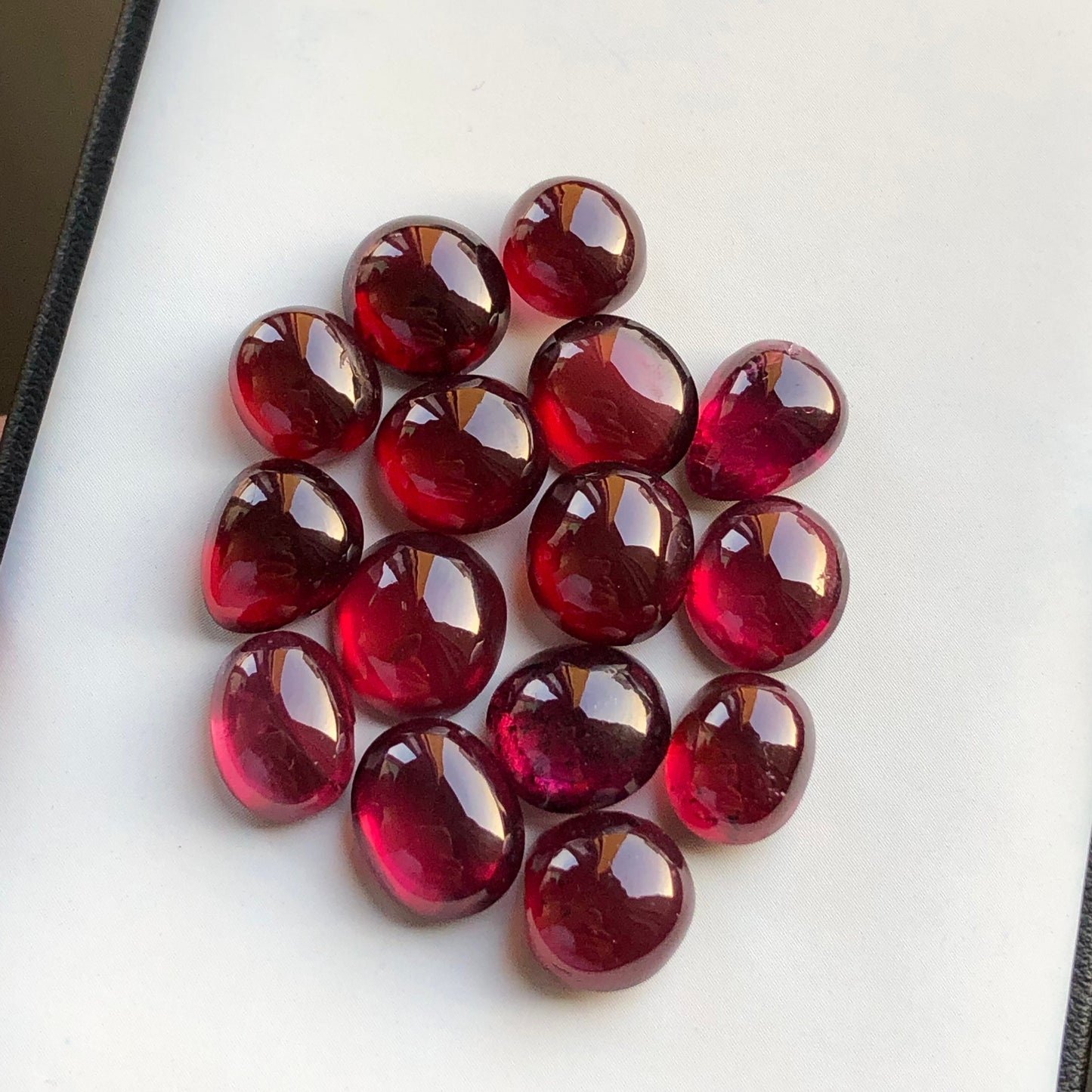 59 carats natural rhodolite garnet cabochons available for sale