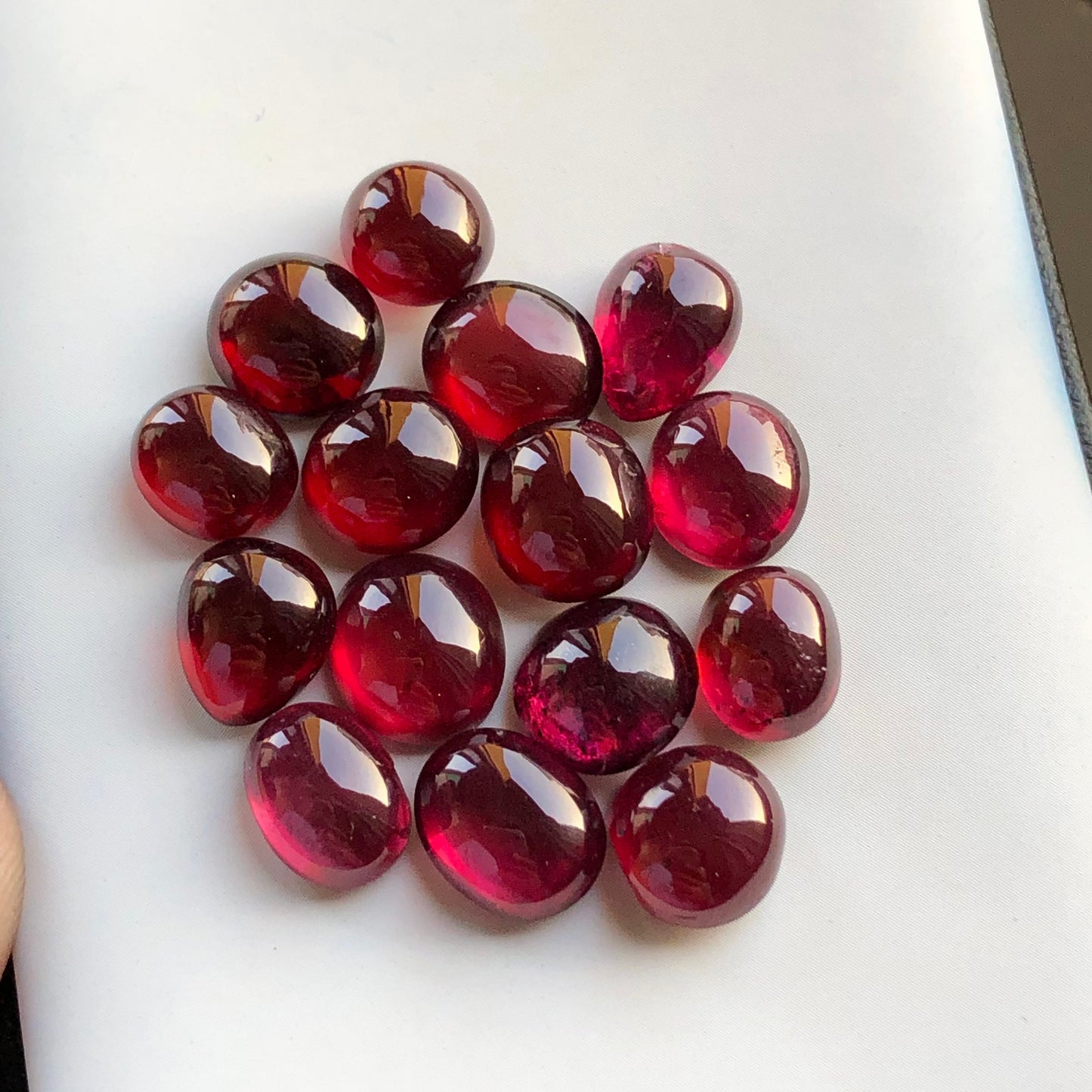 59 carats natural rhodolite garnet cabochons available for sale