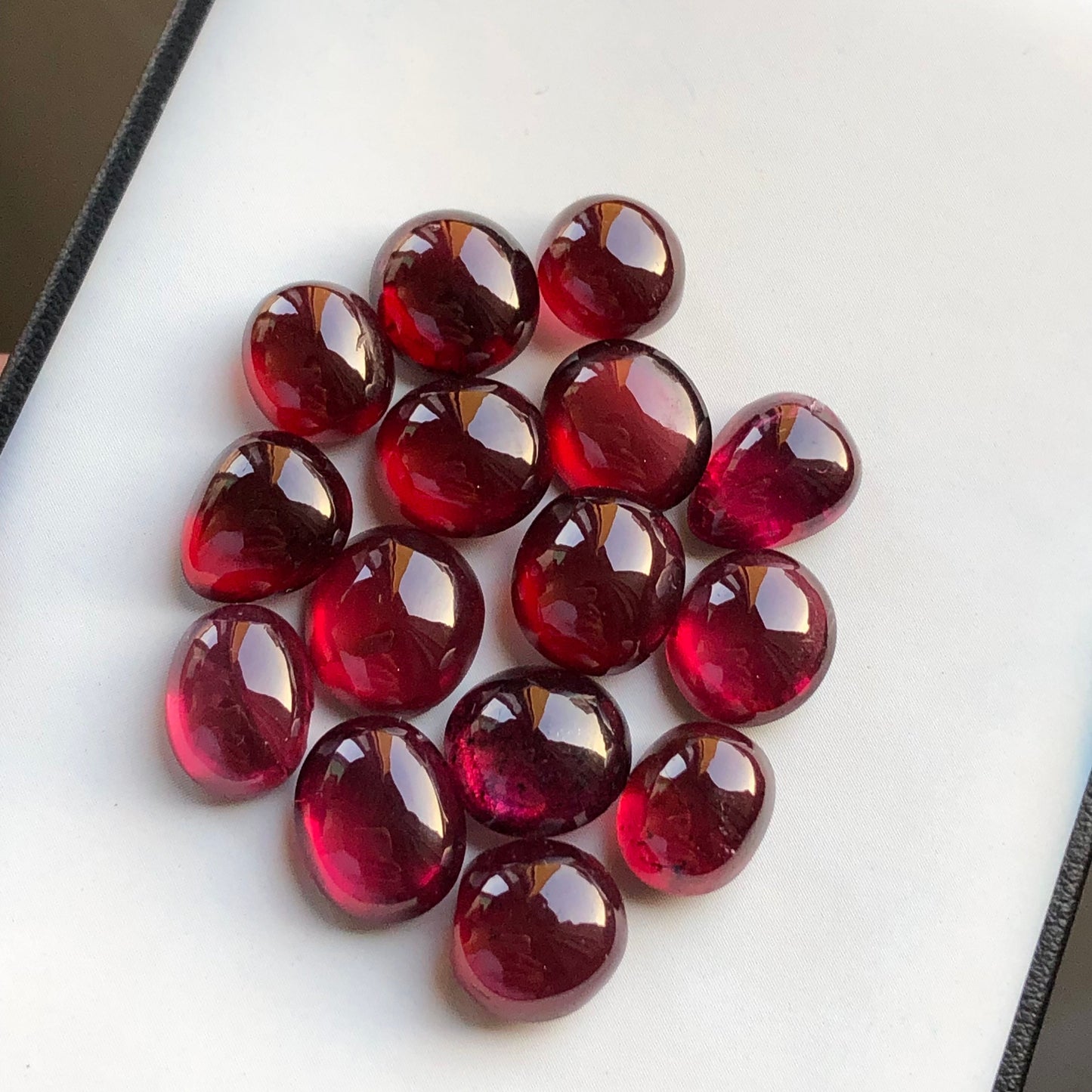 59 carats natural rhodolite garnet cabochons available for sale