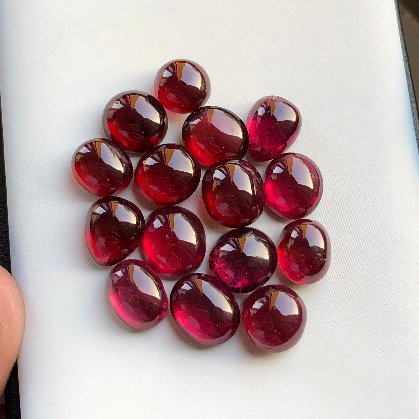 59 carats natural rhodolite garnet cabochons available for sale