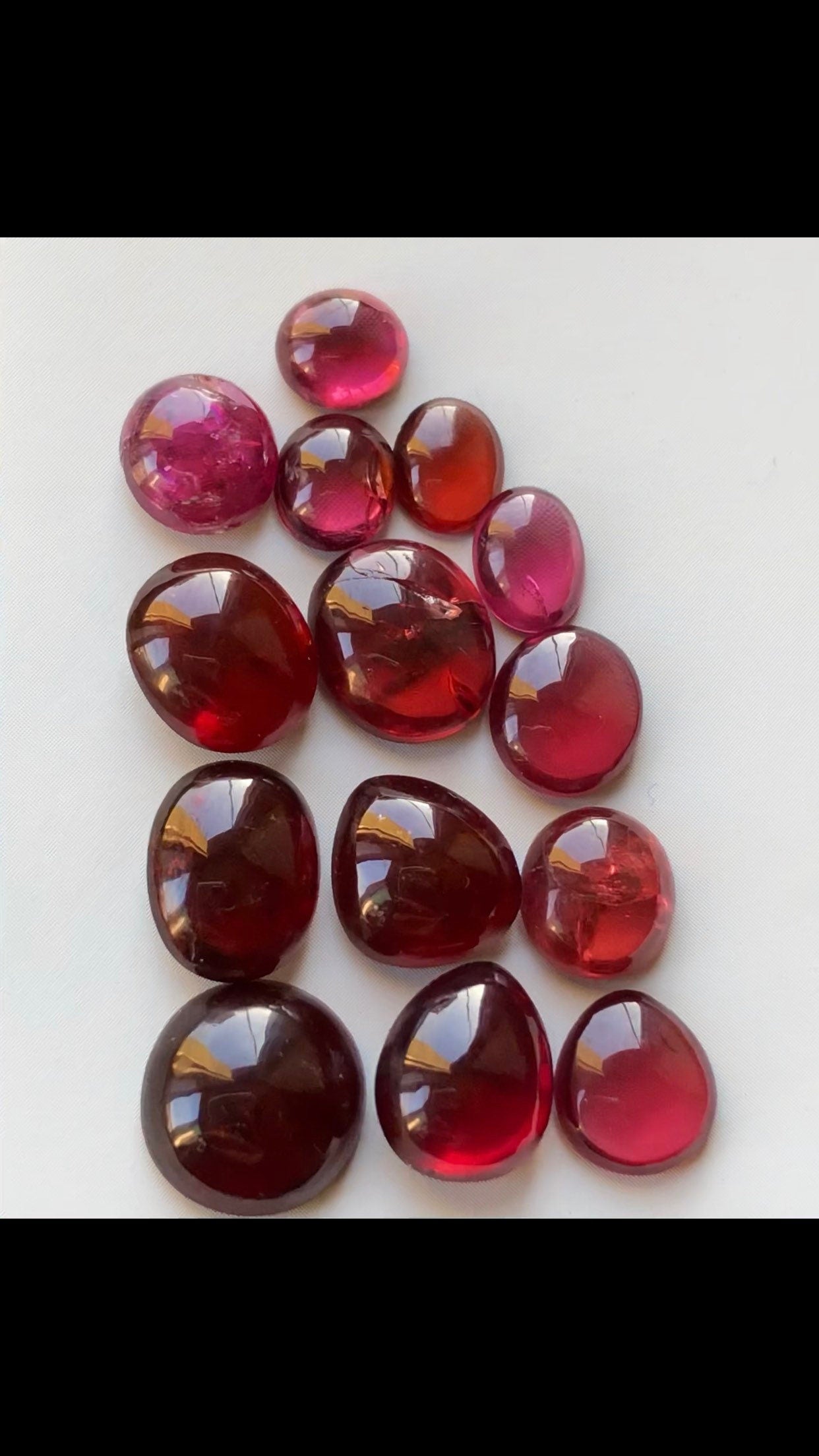 44 carats natural rhodolite garnet cabochons