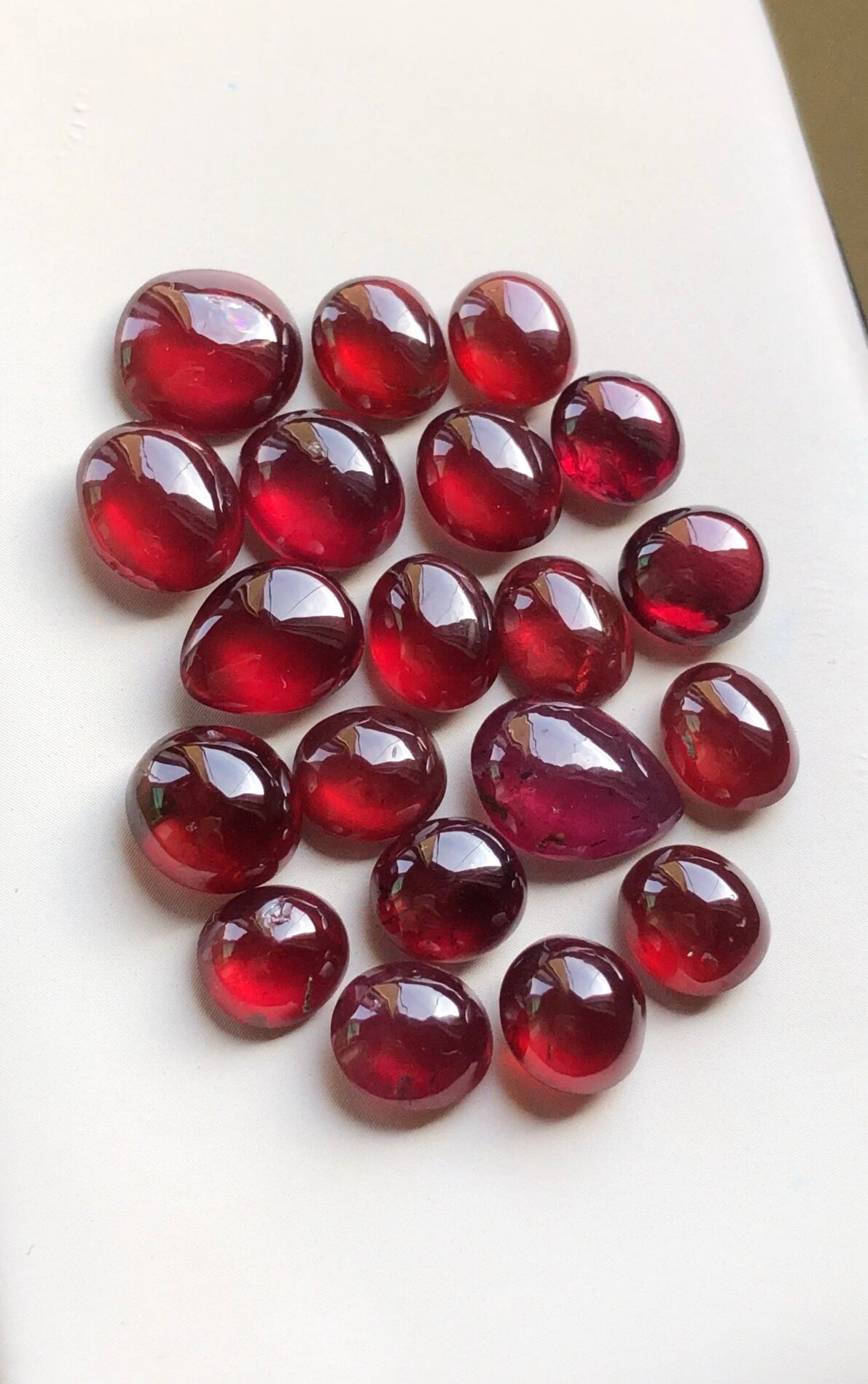 67 carats rhodolite garnet cabochons flat back