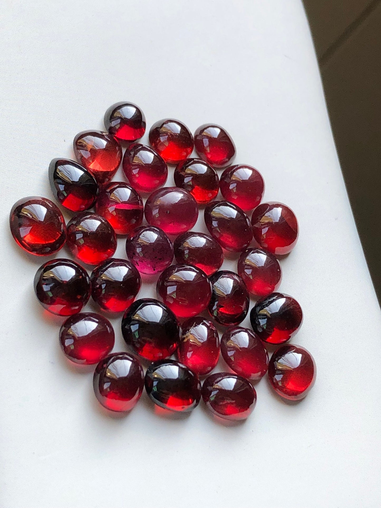 61 carats very beautiful natural garnet cabochons available for sale