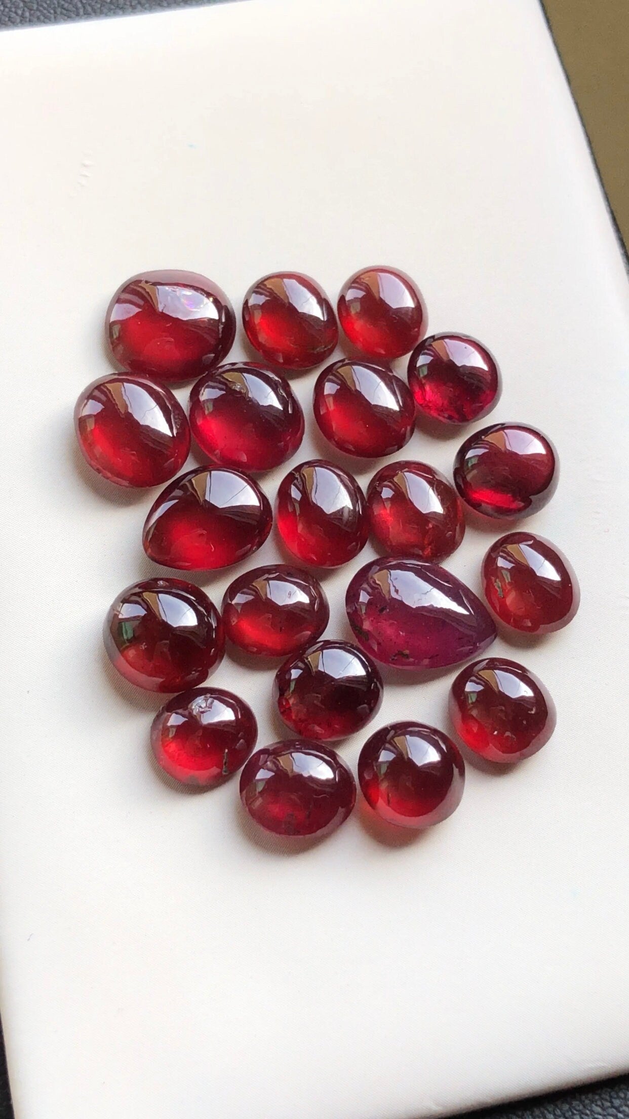 67 carats rhodolite garnet cabochons flat back