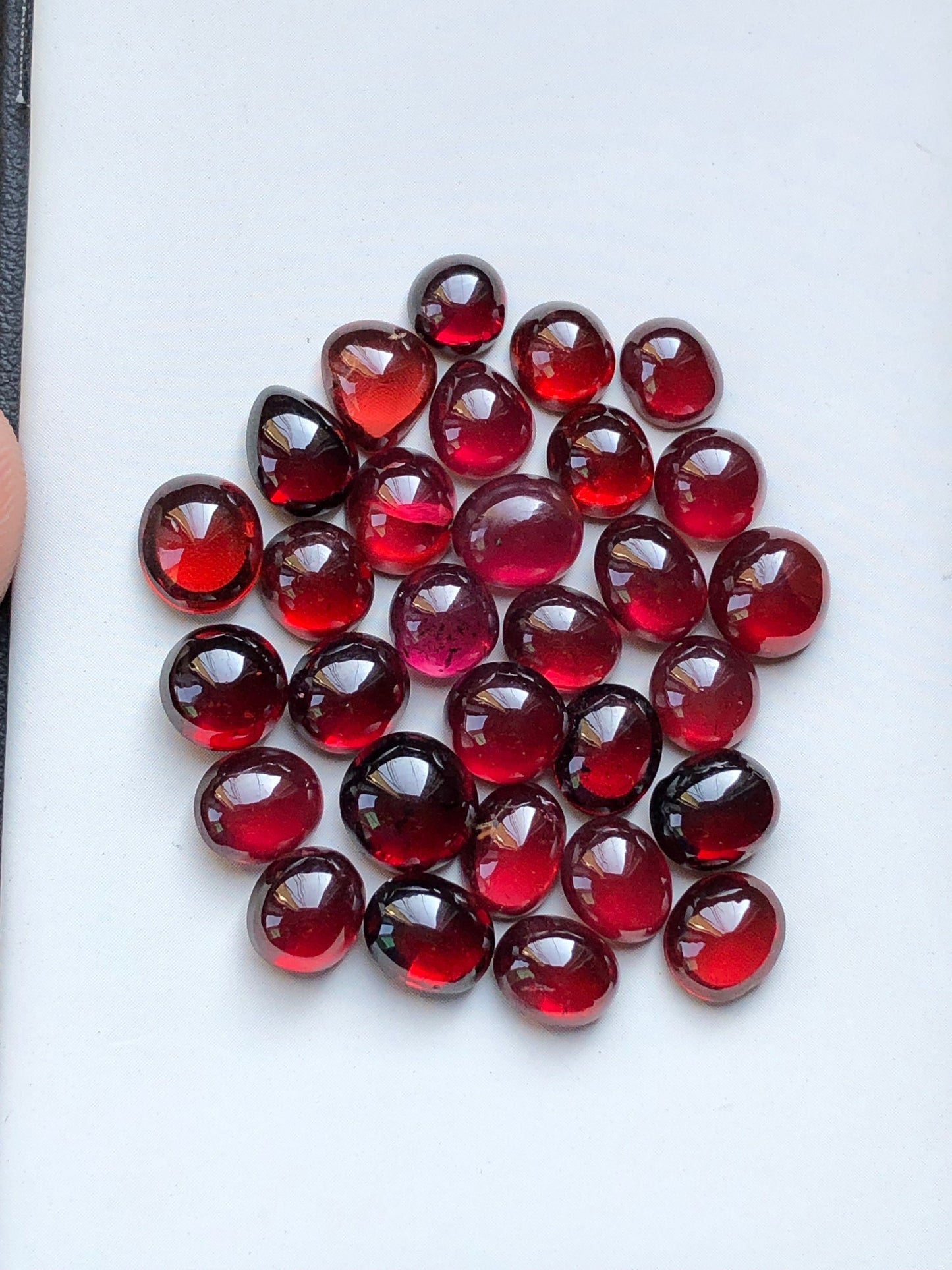 61 carats very beautiful natural garnet cabochons available for sale