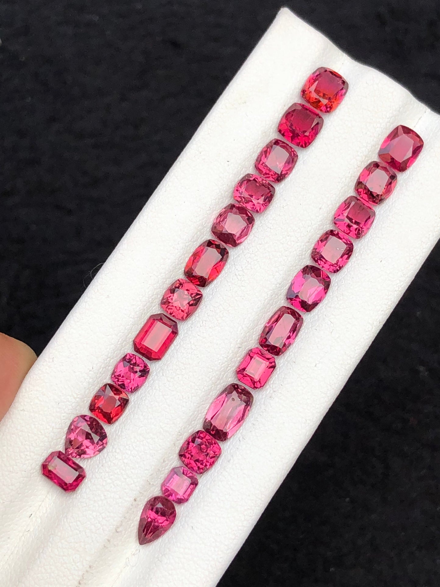 15.40 carats very beautiful natural faceted garnet available for sale