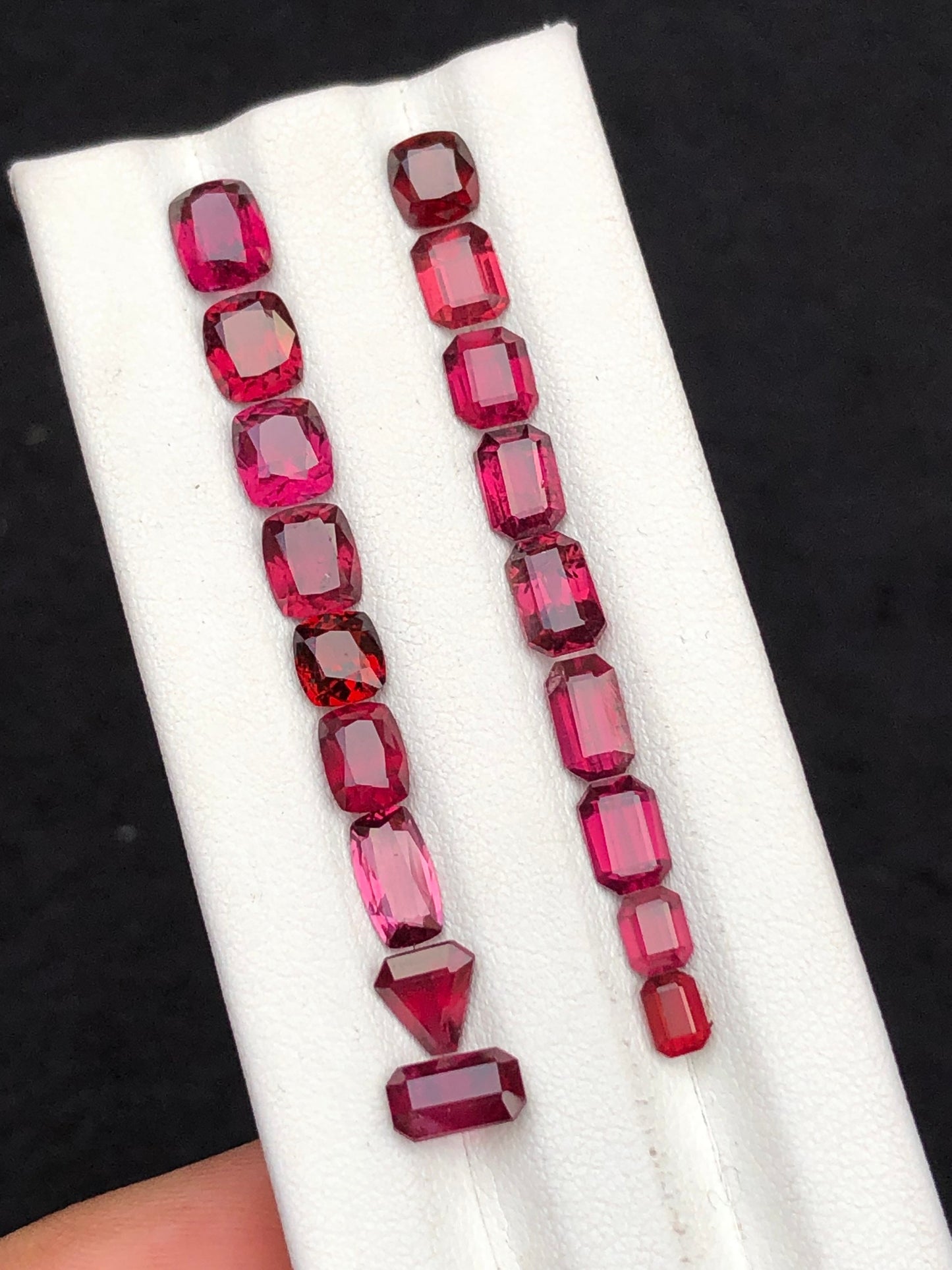 17 carats very beautiful natural faceted garnet  available for sale