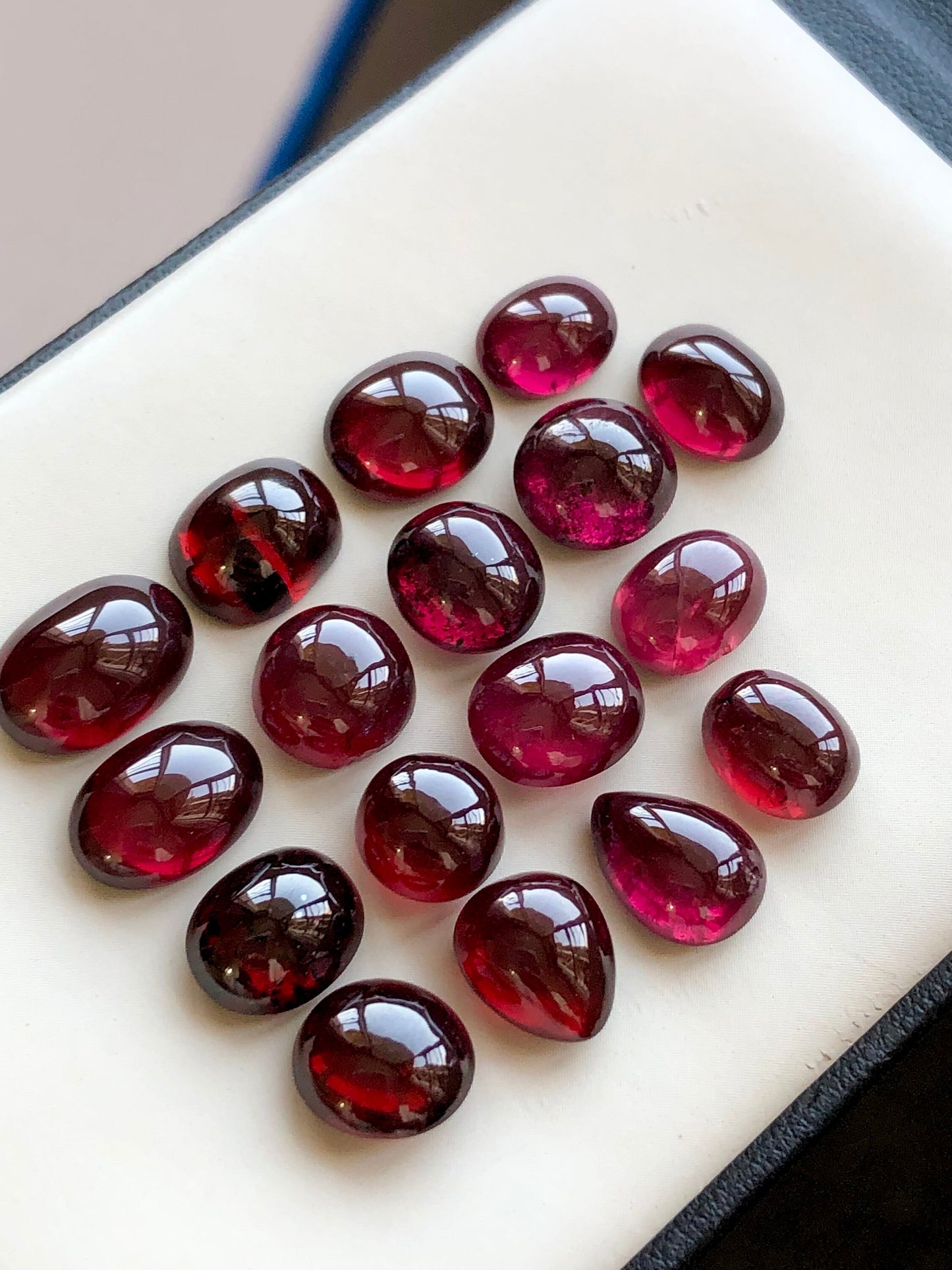 73 carats natural rhodolite cabochons available for sale