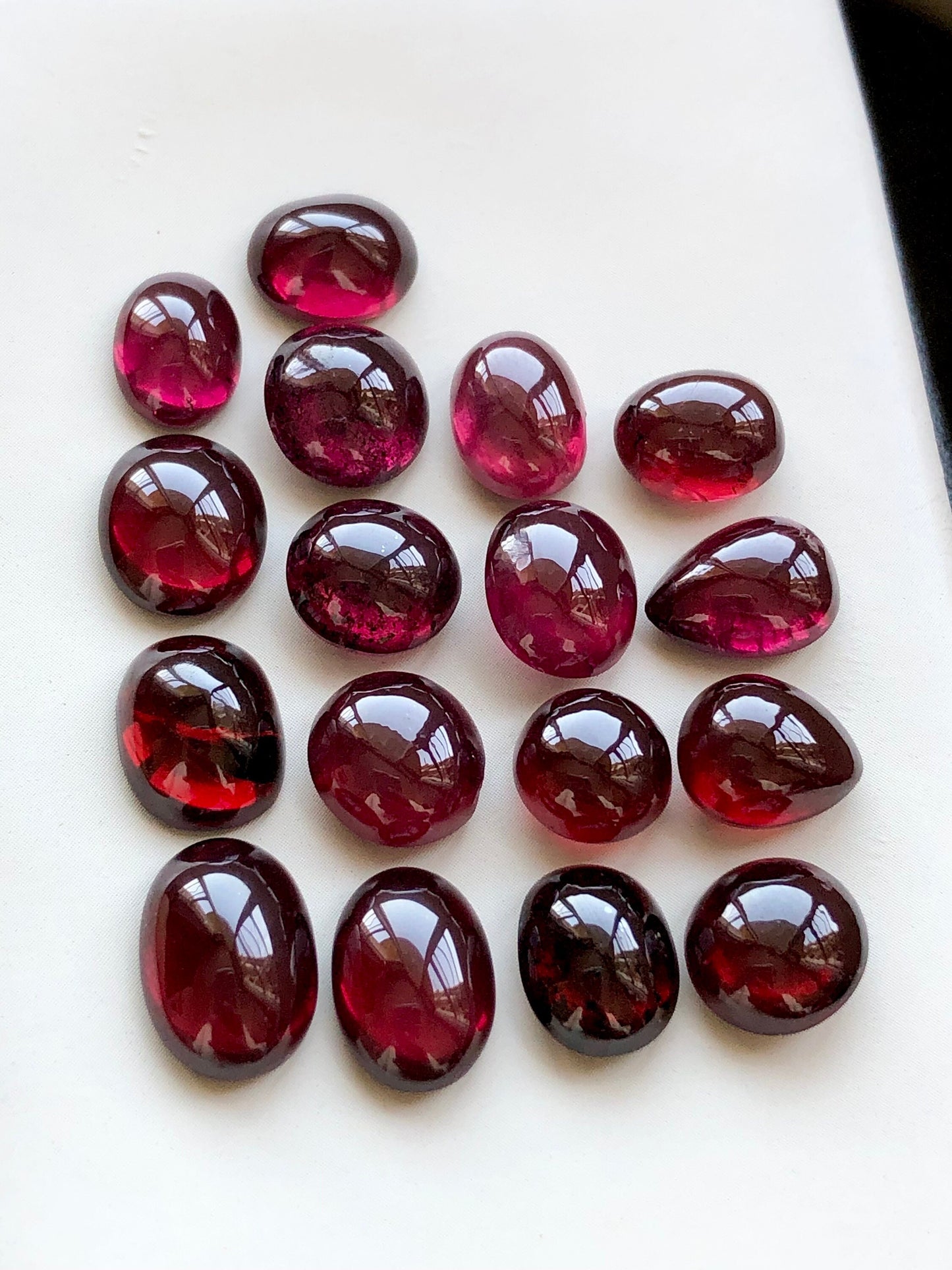 73 carats natural rhodolite cabochons available for sale