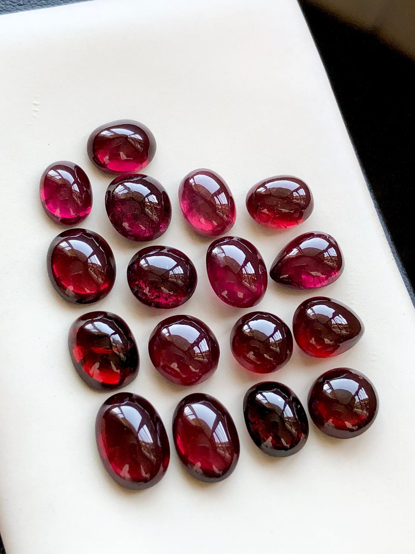 73 carats natural rhodolite cabochons available for sale