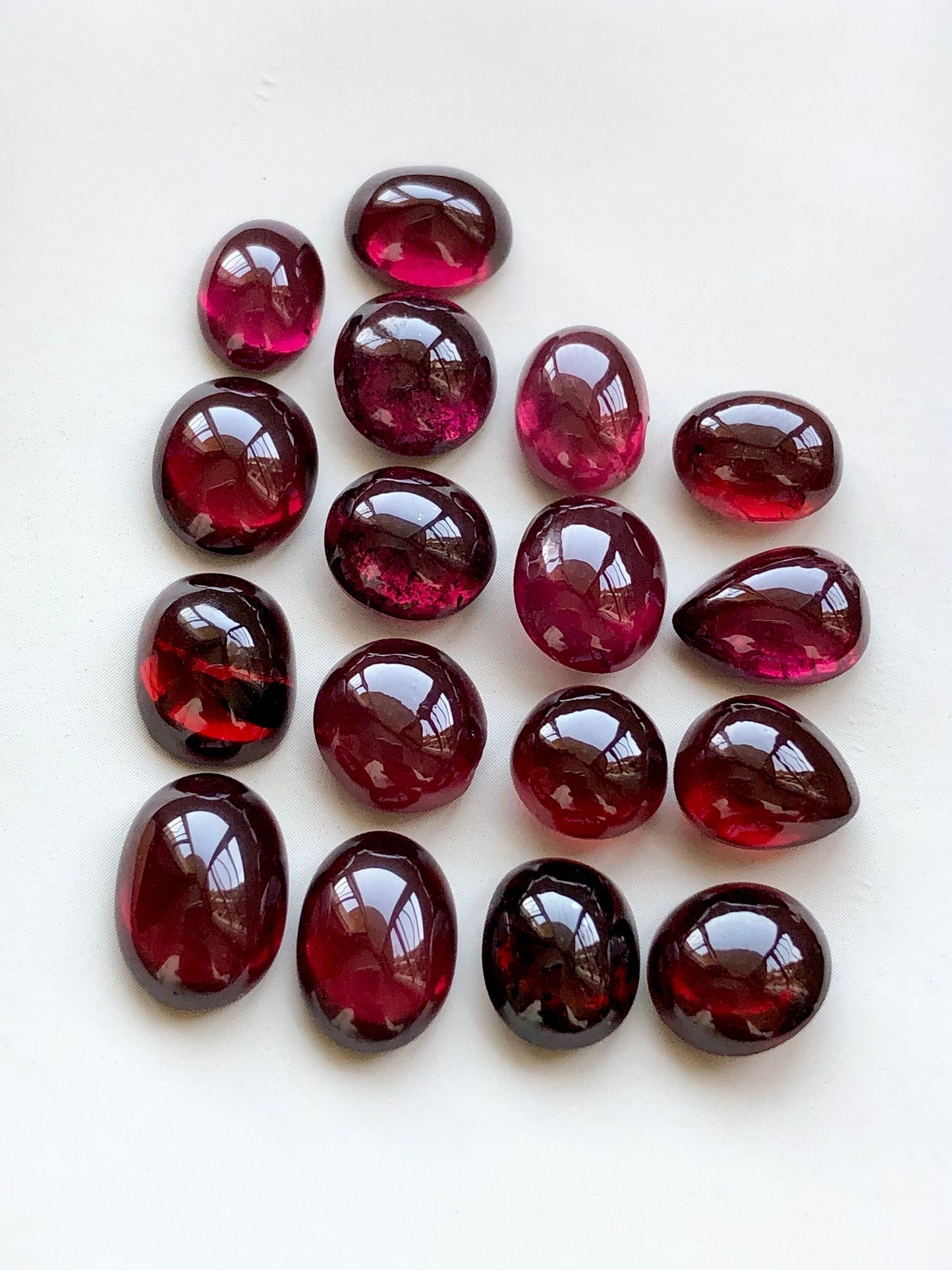 73 carats natural rhodolite cabochons available for sale