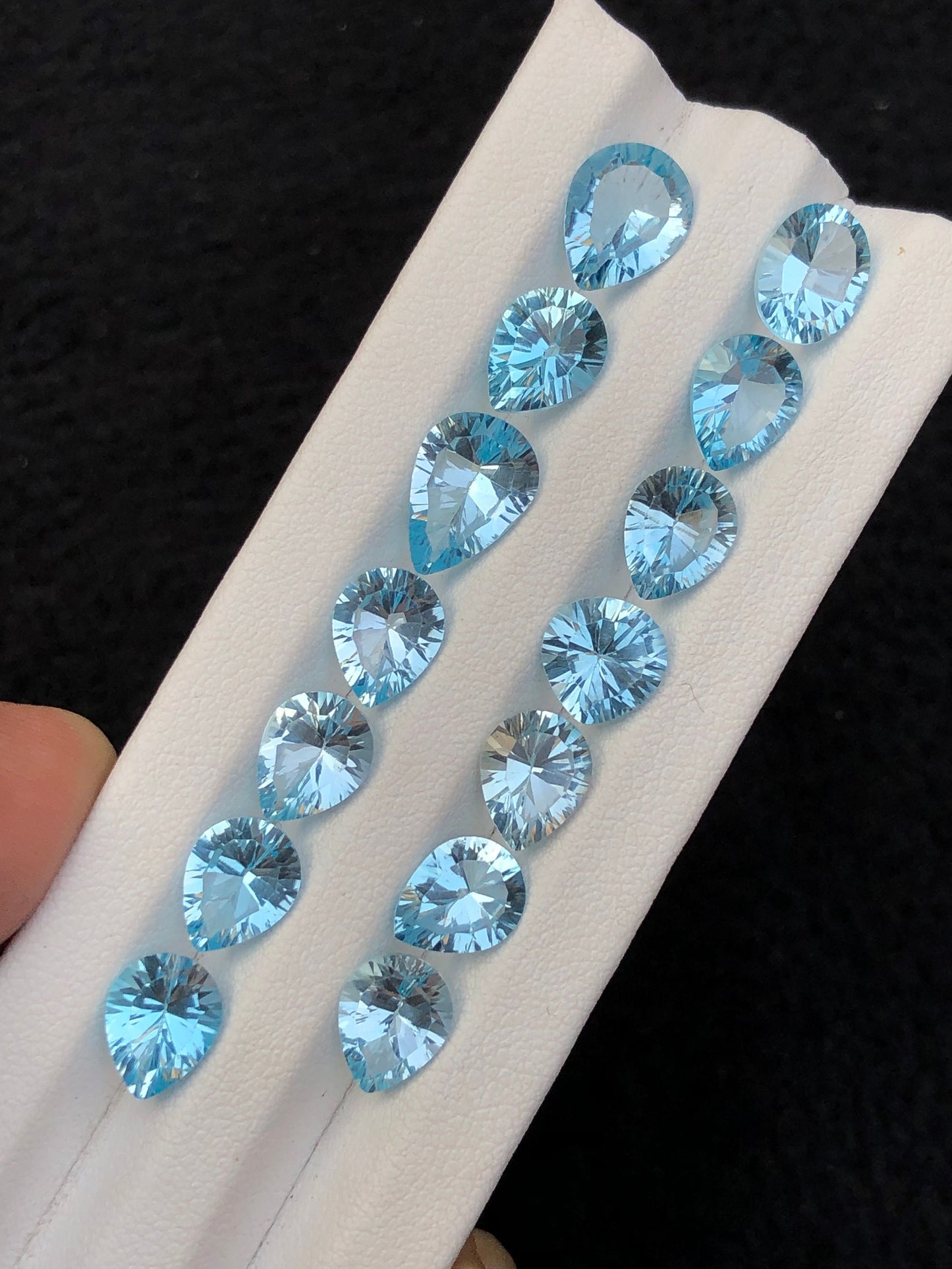 28.40 carats very beautiful natural top quality swiss topaz available for sale