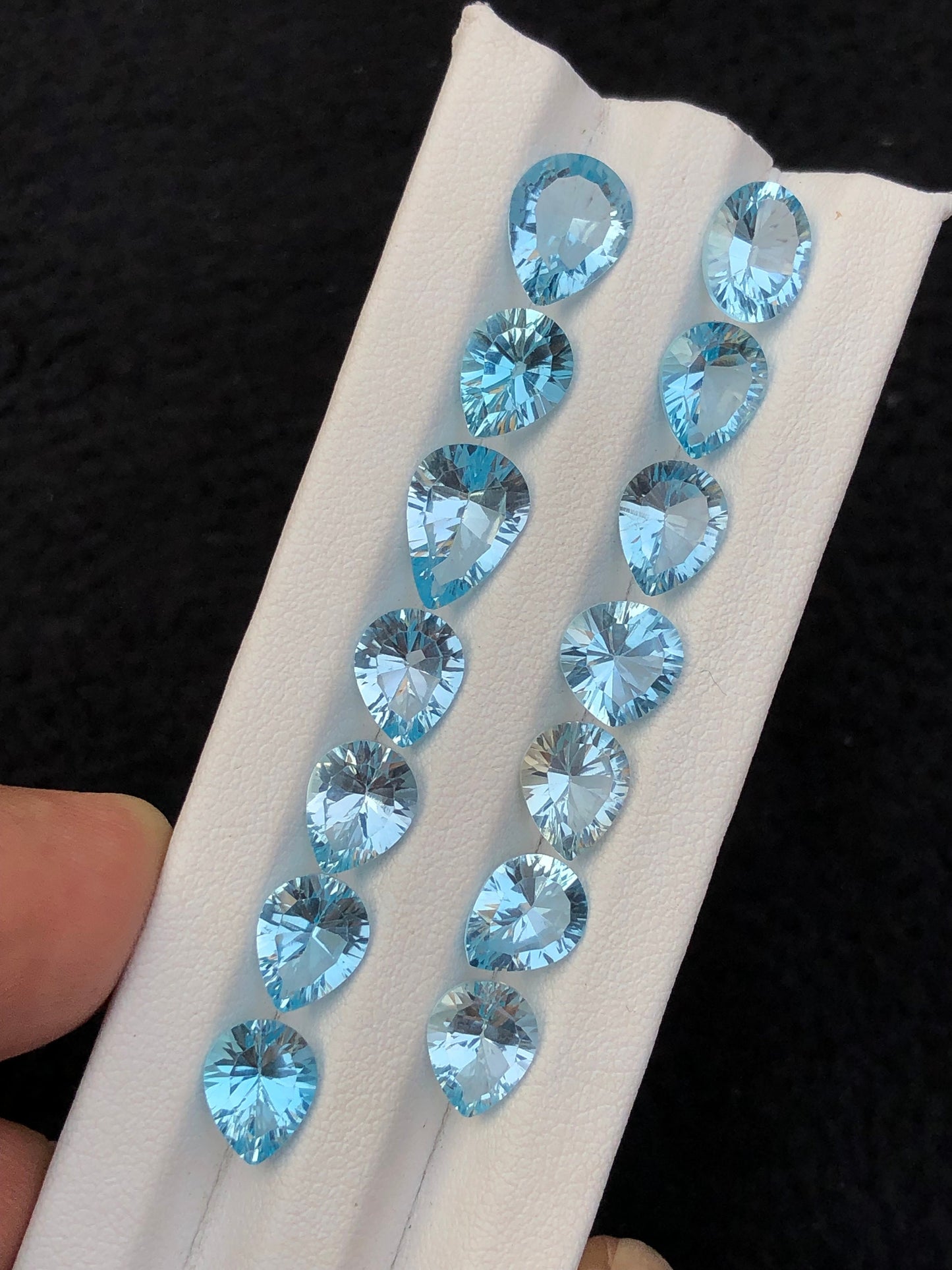 28.40 carats very beautiful natural top quality swiss topaz available for sale