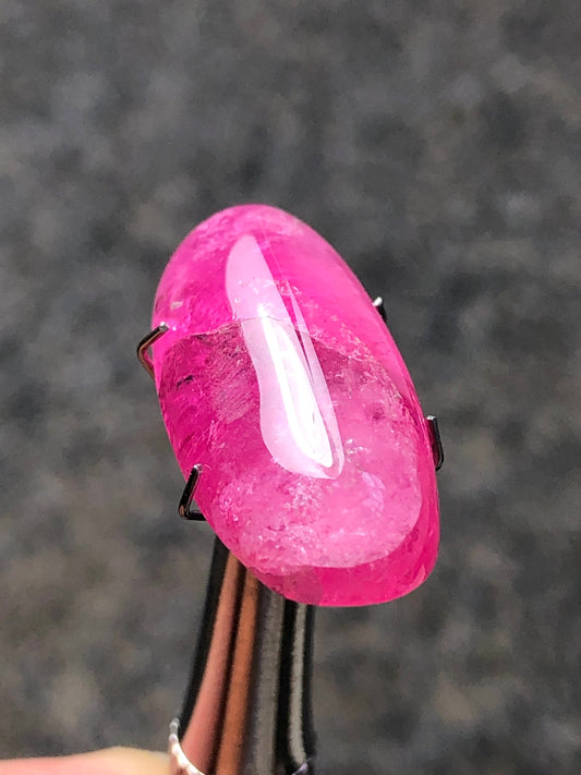 Pink tourmaline cabochon oval shape 14 carats