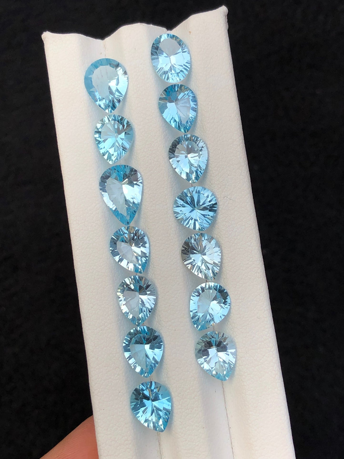 28.40 carats very beautiful natural top quality swiss topaz available for sale