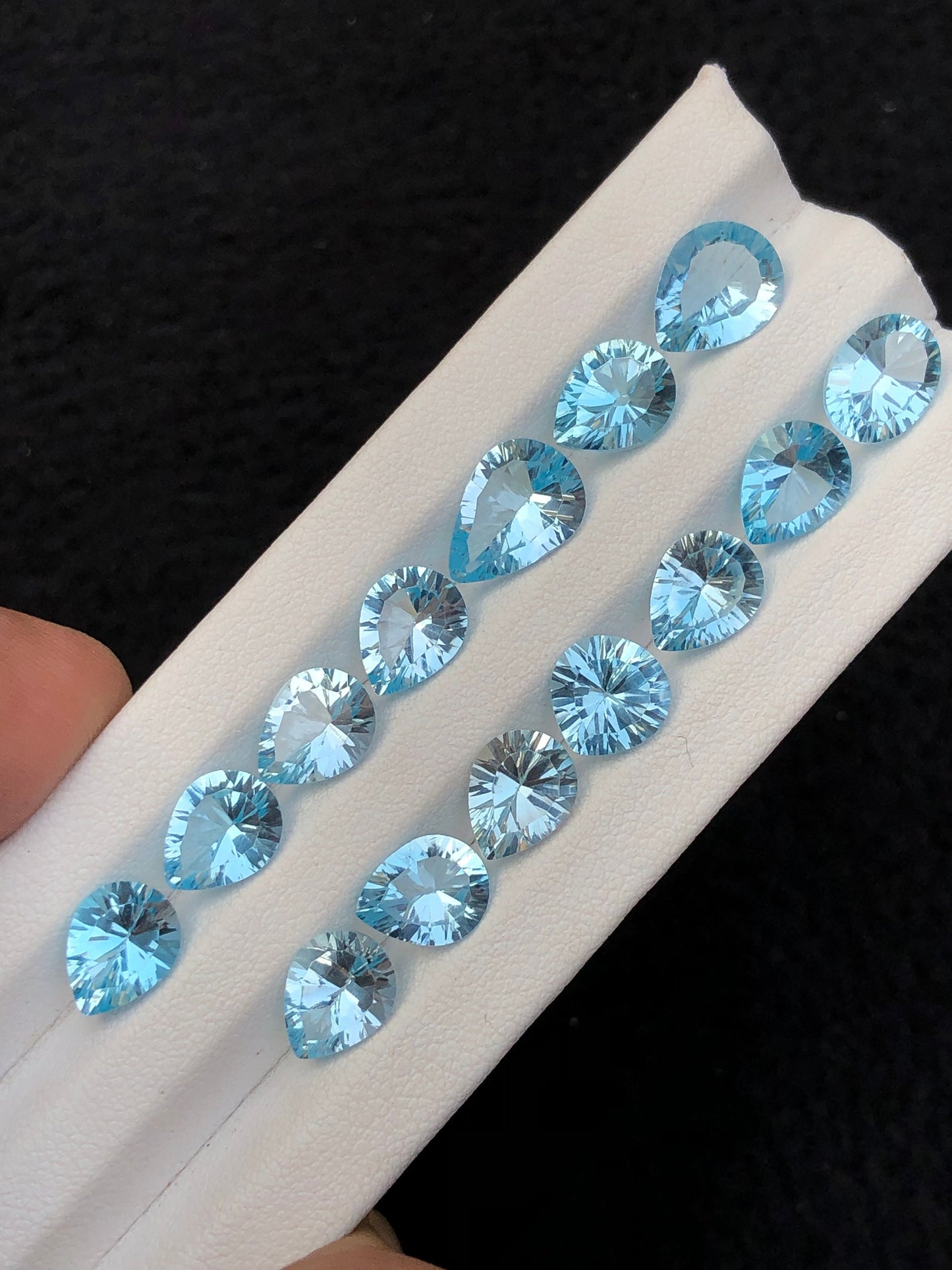 28.40 carats very beautiful natural top quality swiss topaz available for sale