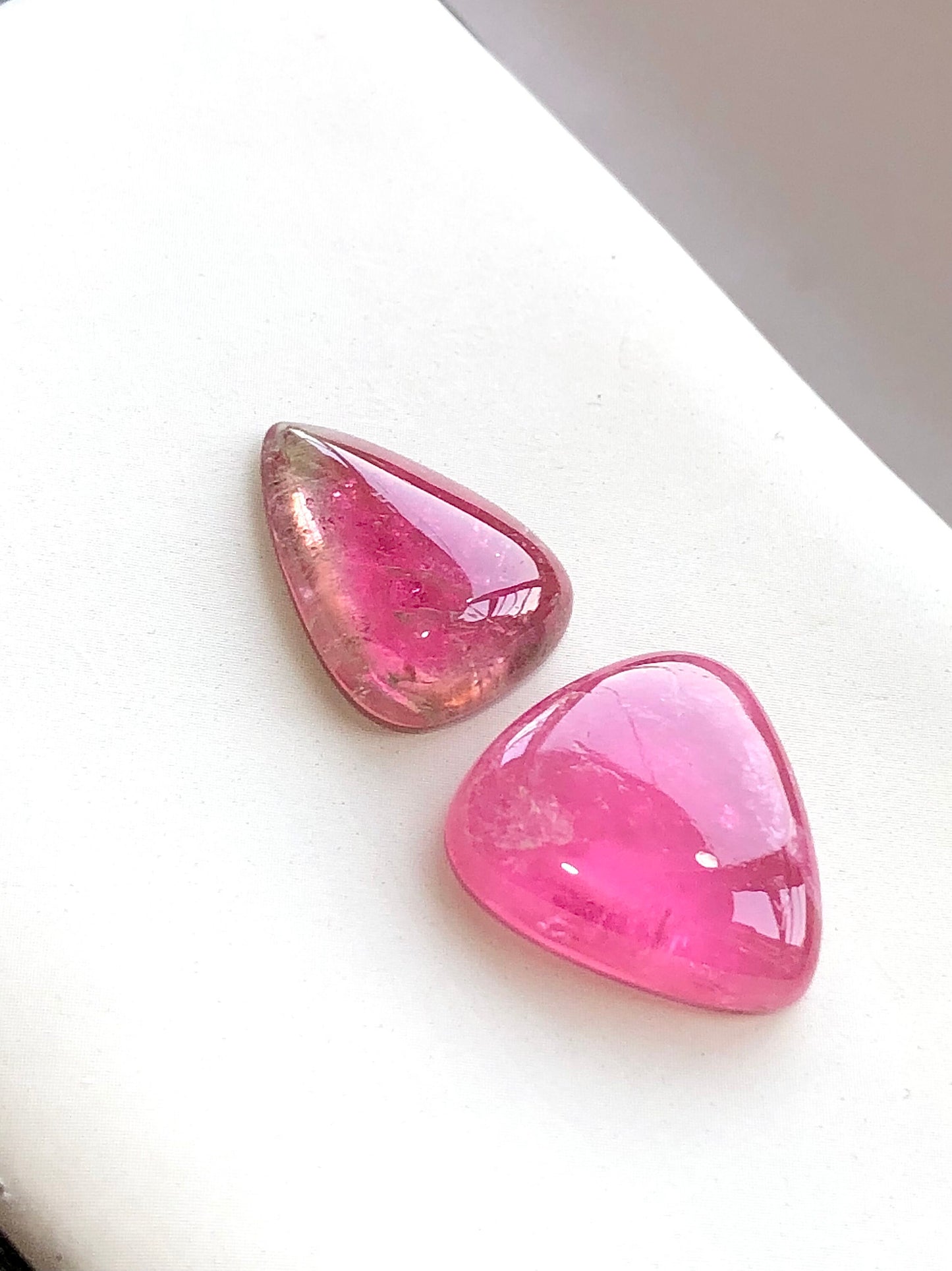 Pink tourmaline cabochon 22.50 carats flat back origin Afghanistan