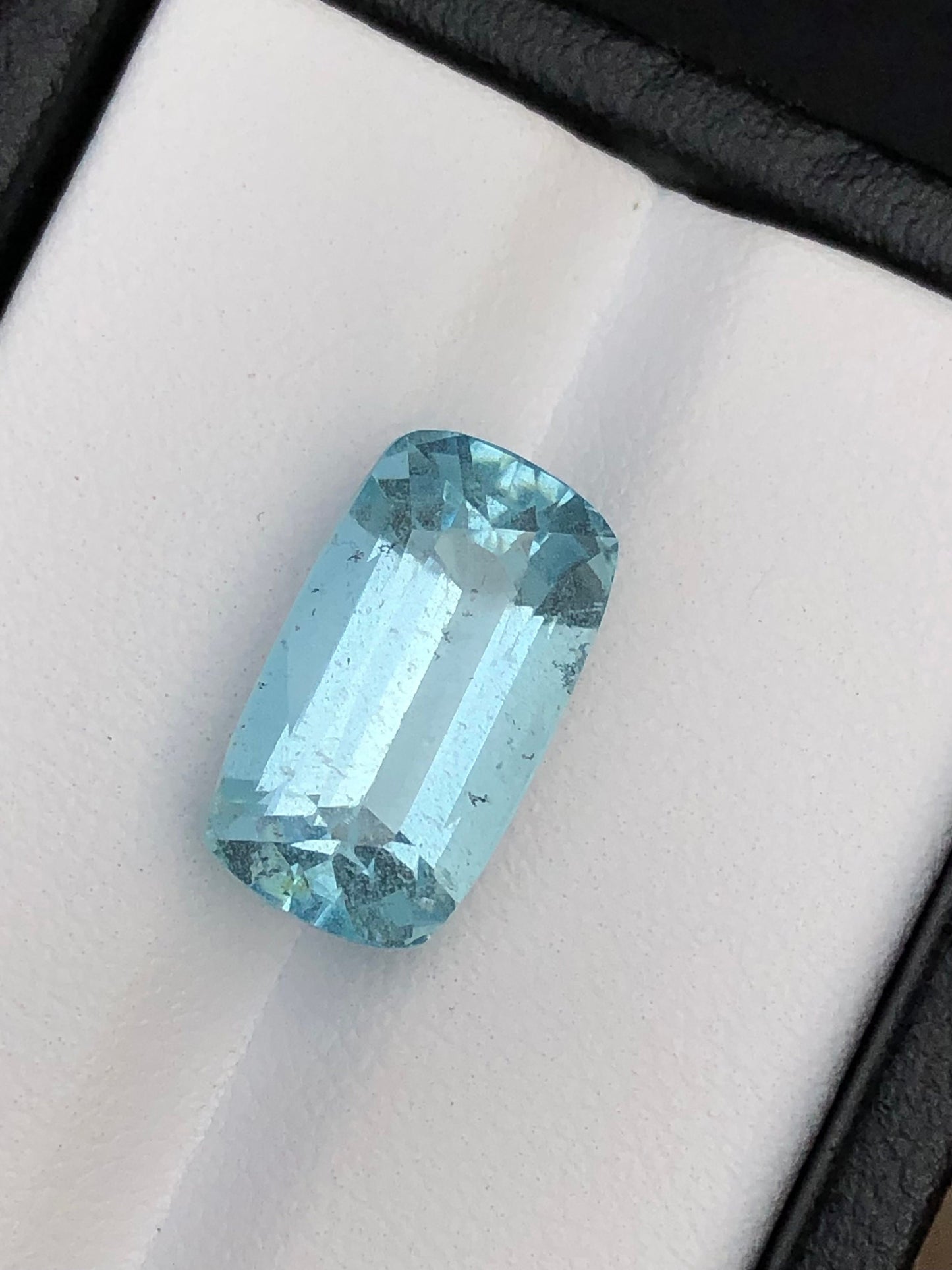 Blue aquamarine 7.50 carat natural