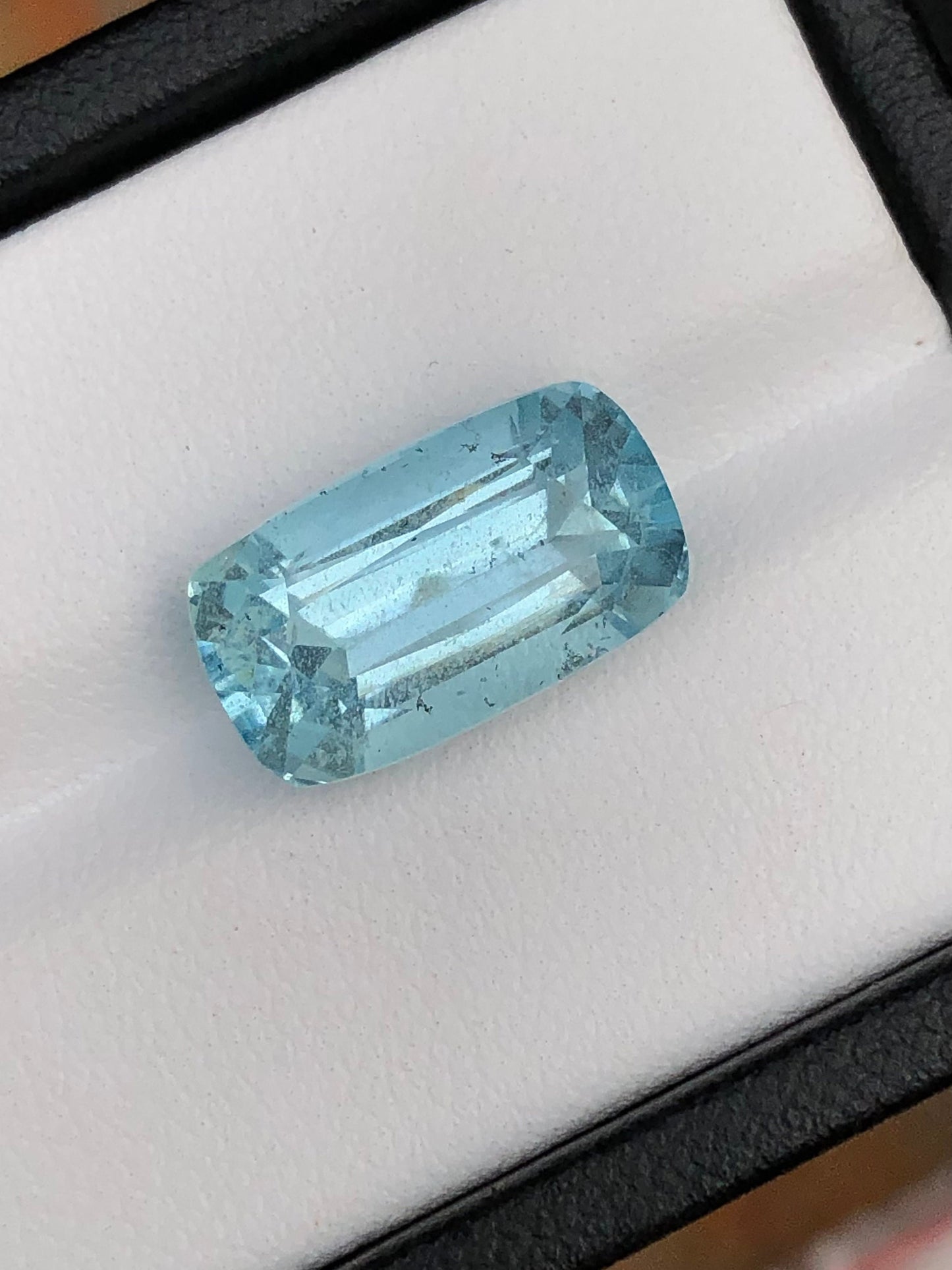 Blue aquamarine 7.50 carat natural