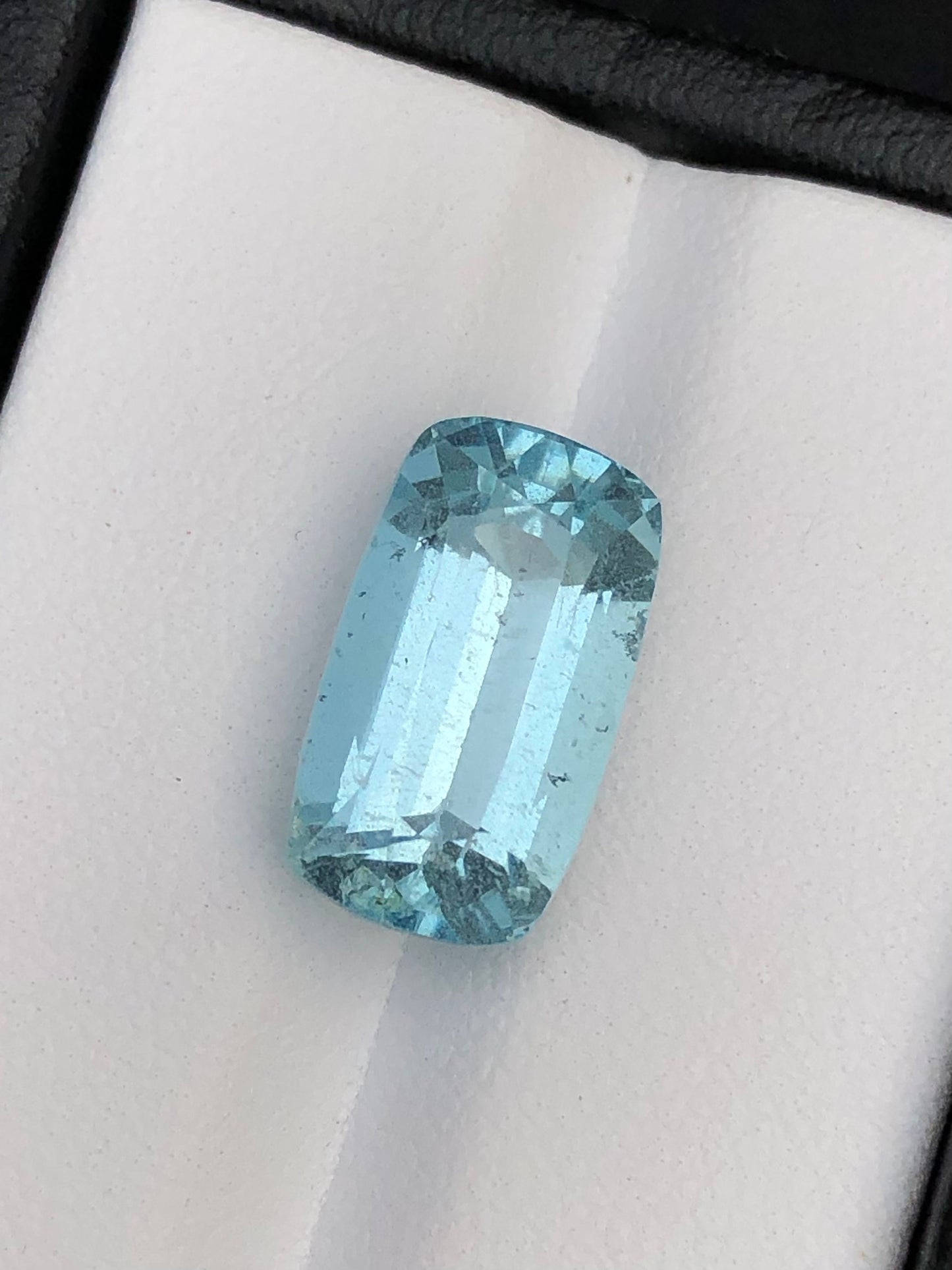 Blue aquamarine 7.50 carat natural