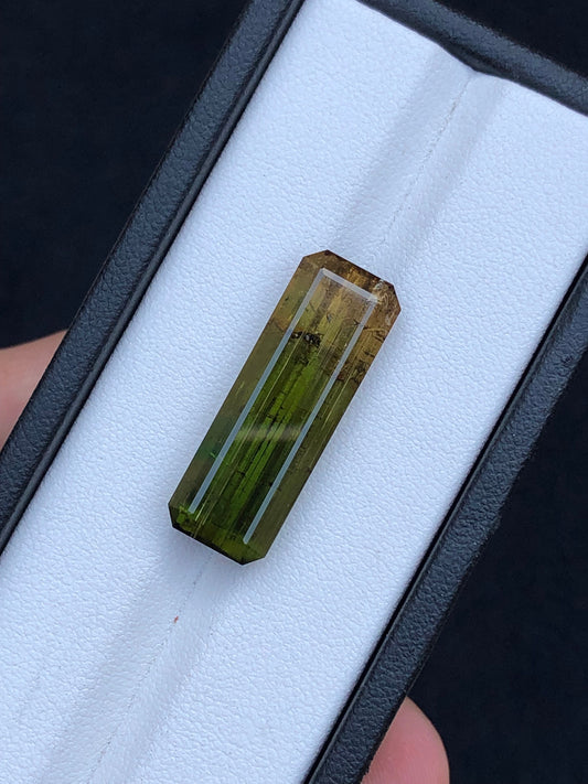 Bi colour tourmaline 18 carat origin Afghanistan